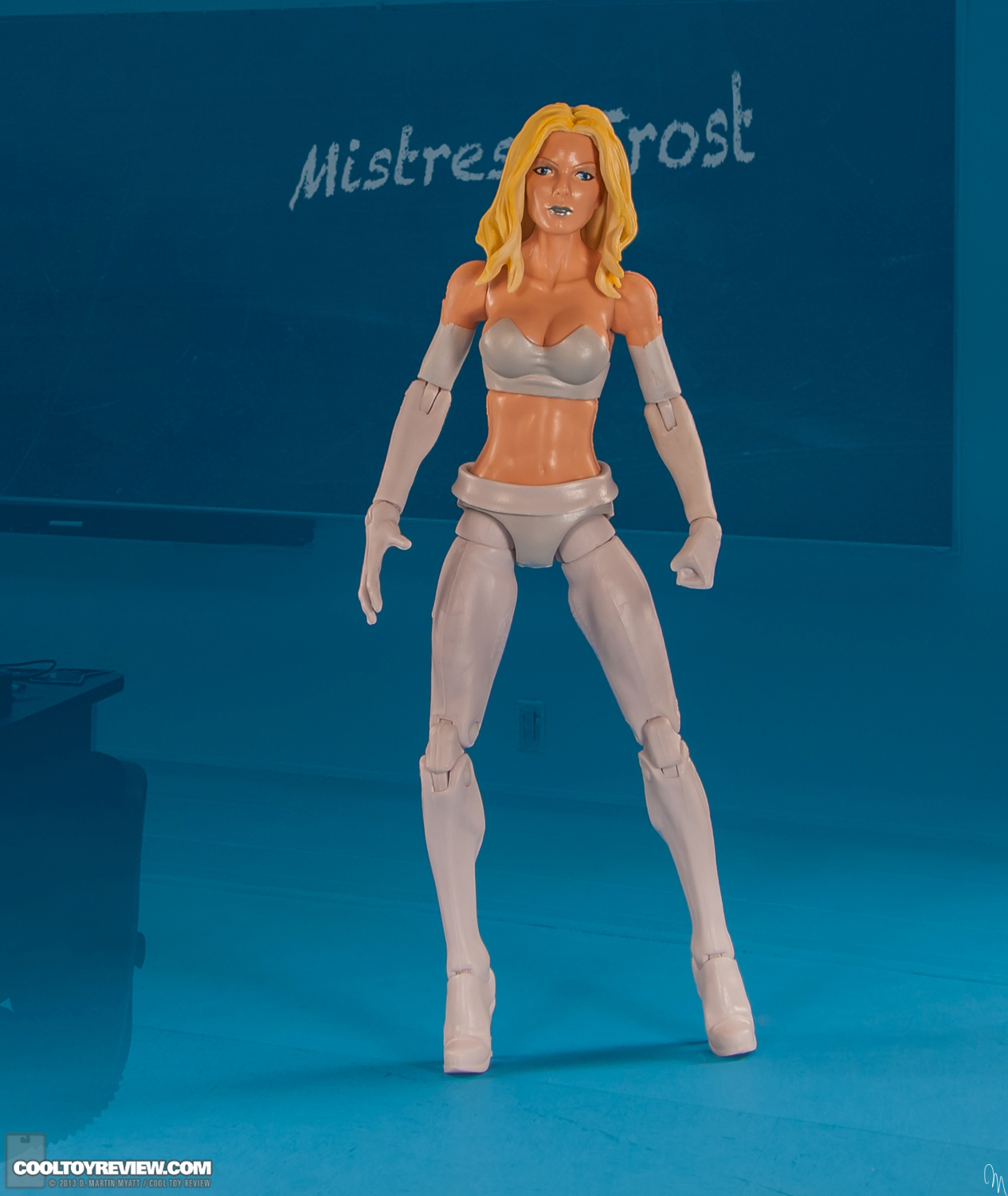 Emma-Frost-Marvel-Legends-Puck-Series-Hasbro-012.jpg