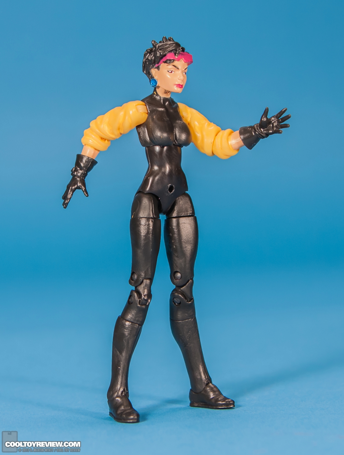 Marvel_Universe_Modern_Jubilee_X-Men_Hasbro-002.jpg