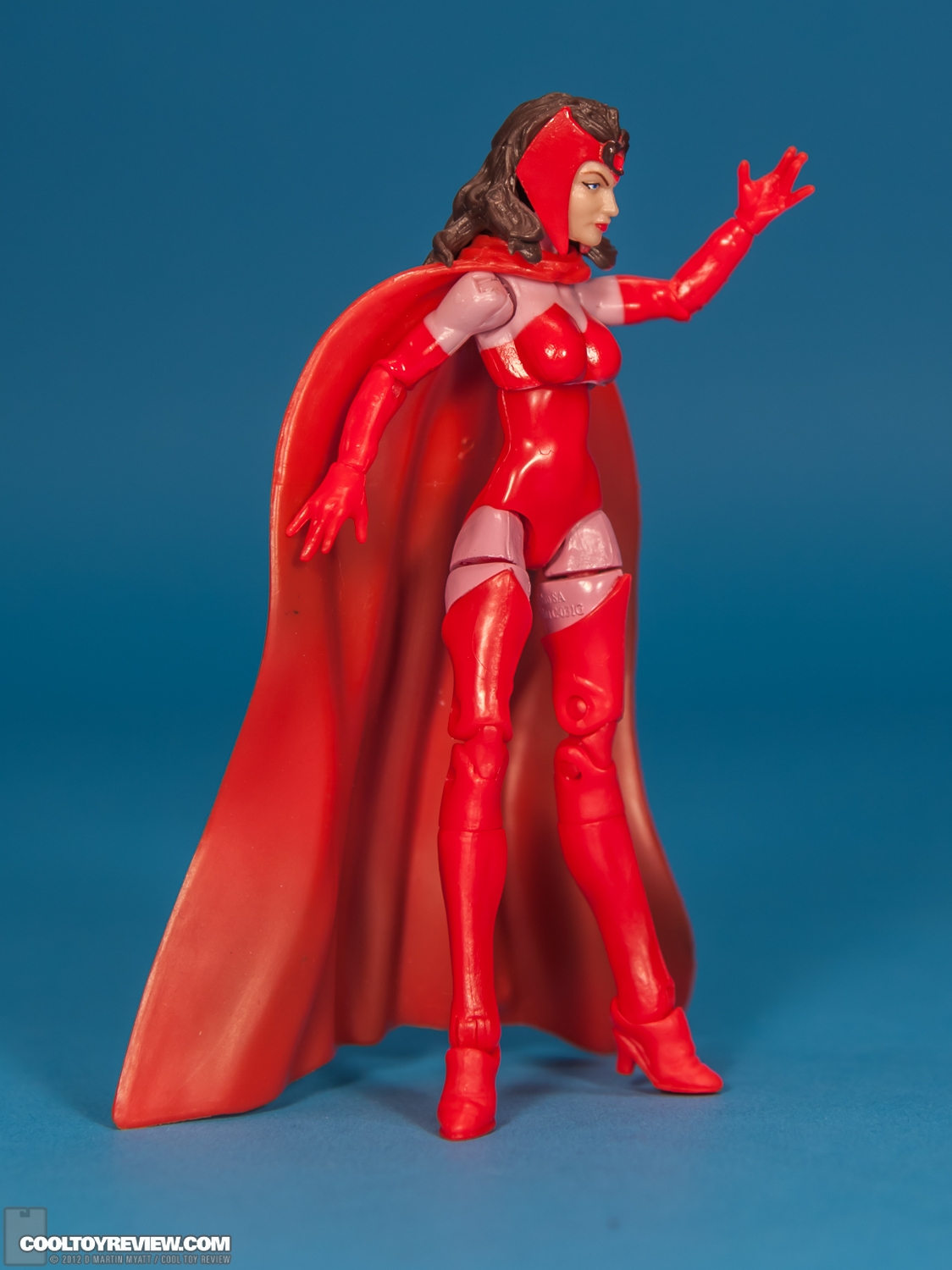 Scarlet_Witch_Marvel_Universe_Hasbro-02.jpg