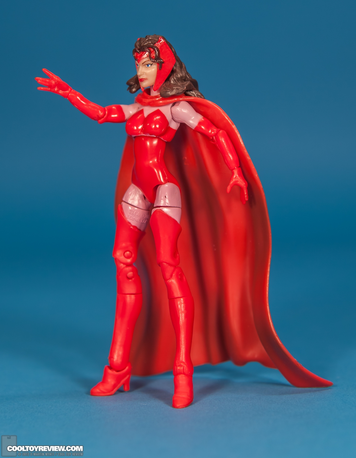 Scarlet_Witch_Marvel_Universe_Hasbro-03.jpg