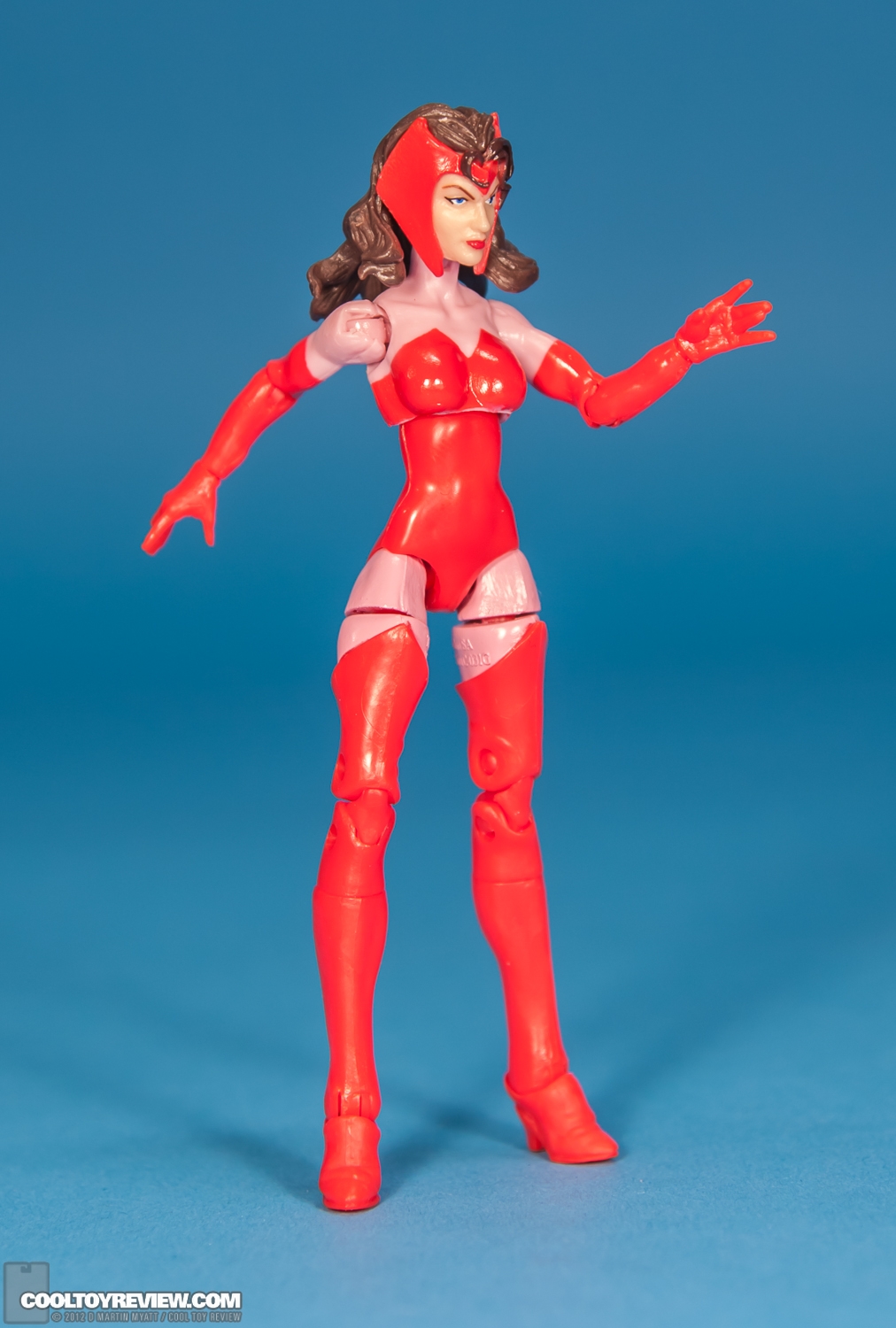 Scarlet_Witch_Marvel_Universe_Hasbro-06.jpg