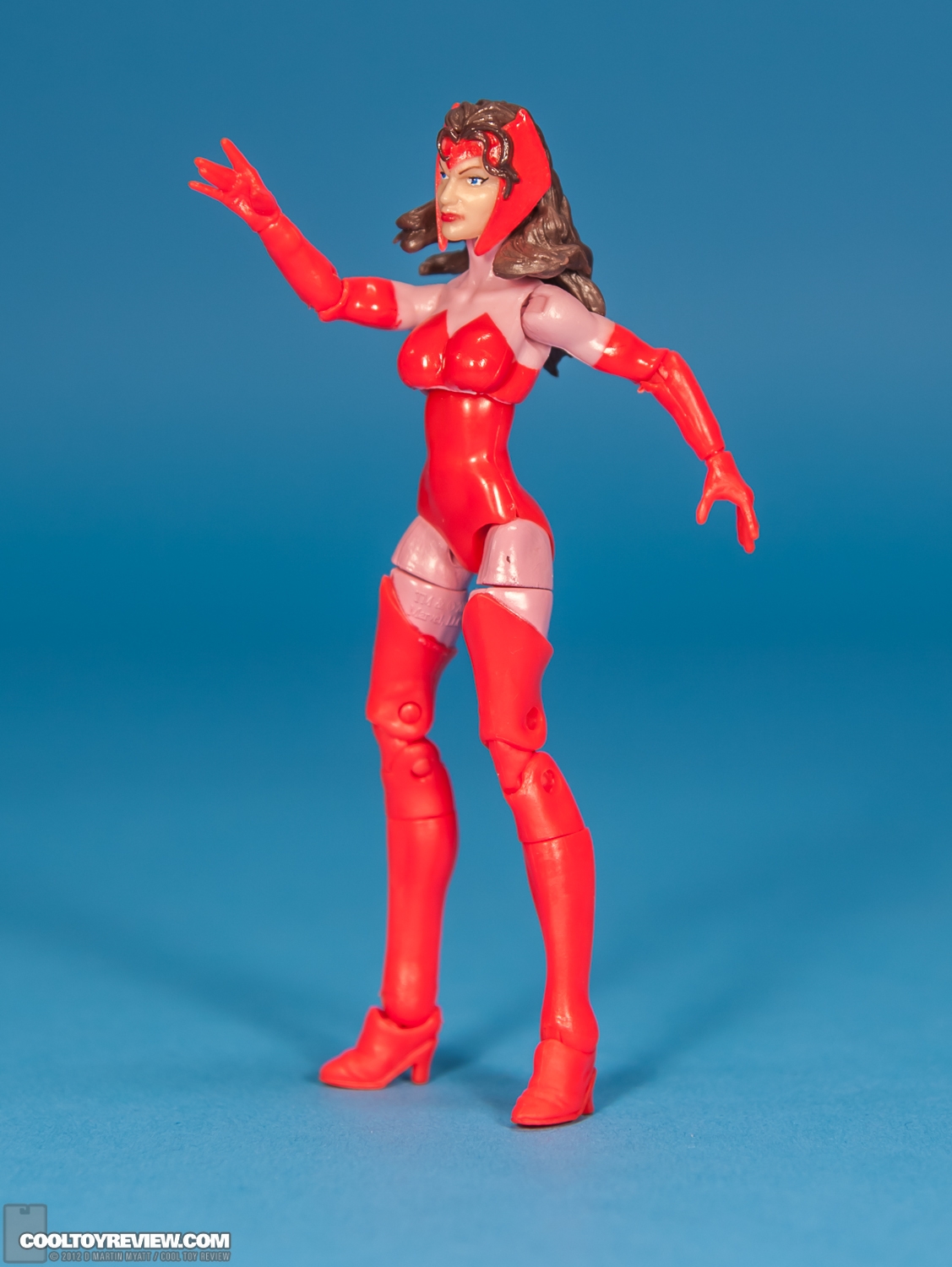 Scarlet_Witch_Marvel_Universe_Hasbro-07.jpg