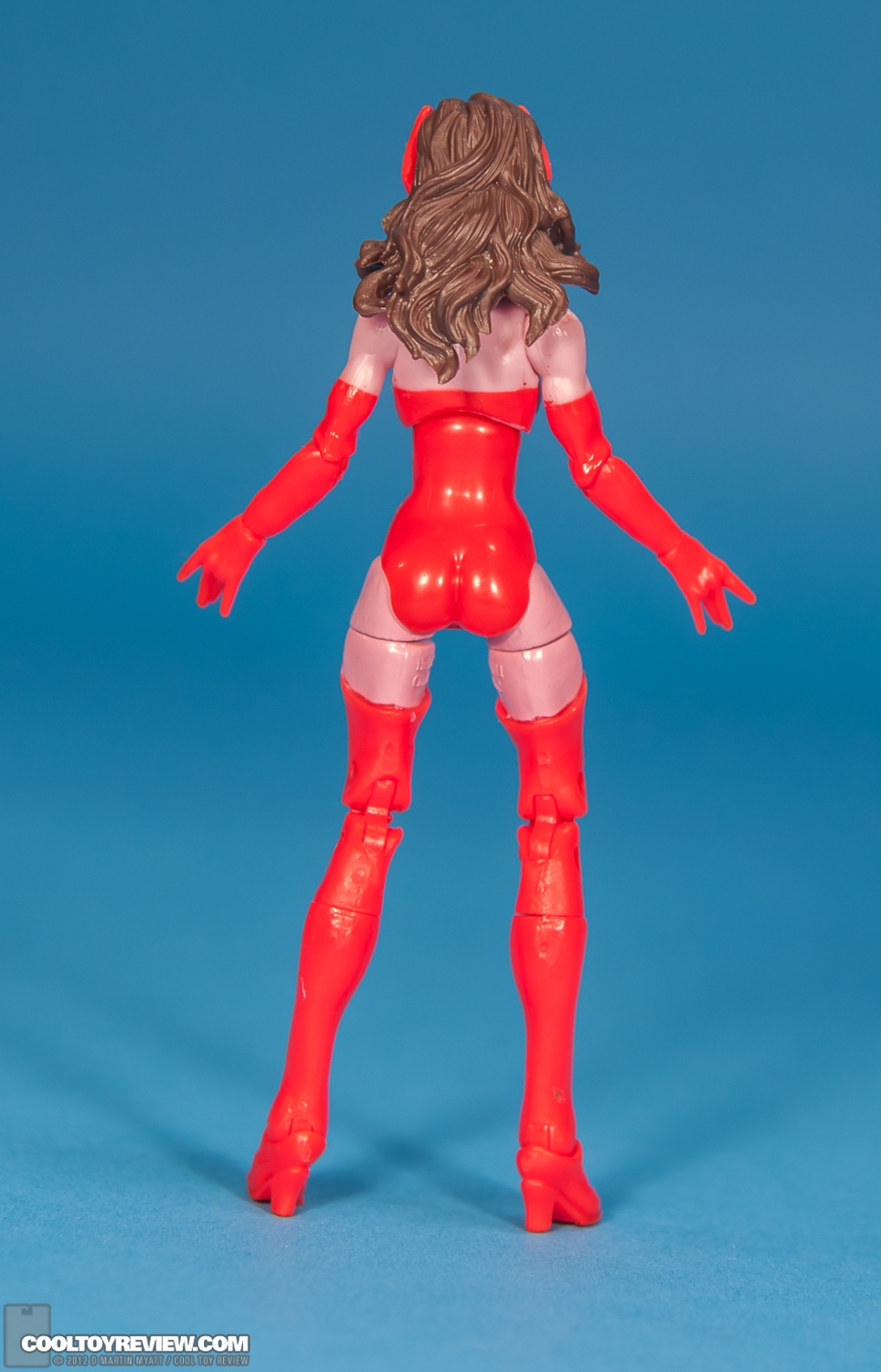 Scarlet_Witch_Marvel_Universe_Hasbro-08.jpg