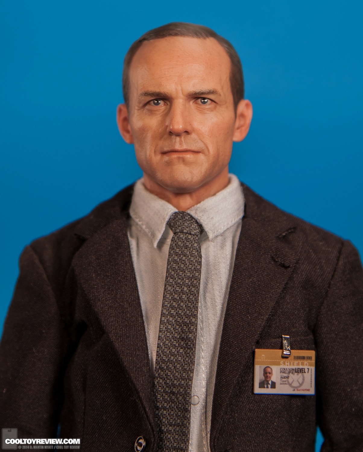 Agent-Phil-Coulson-Avengers-MMS-189-Hot-Toys-005.jpg