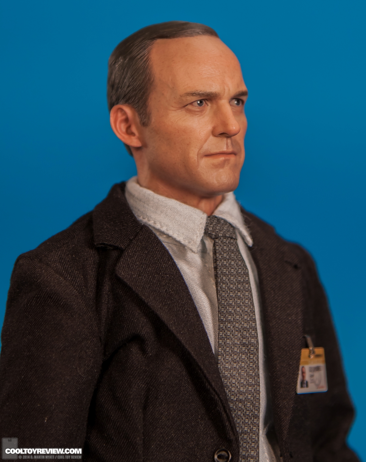Agent-Phil-Coulson-Avengers-MMS-189-Hot-Toys-006.jpg