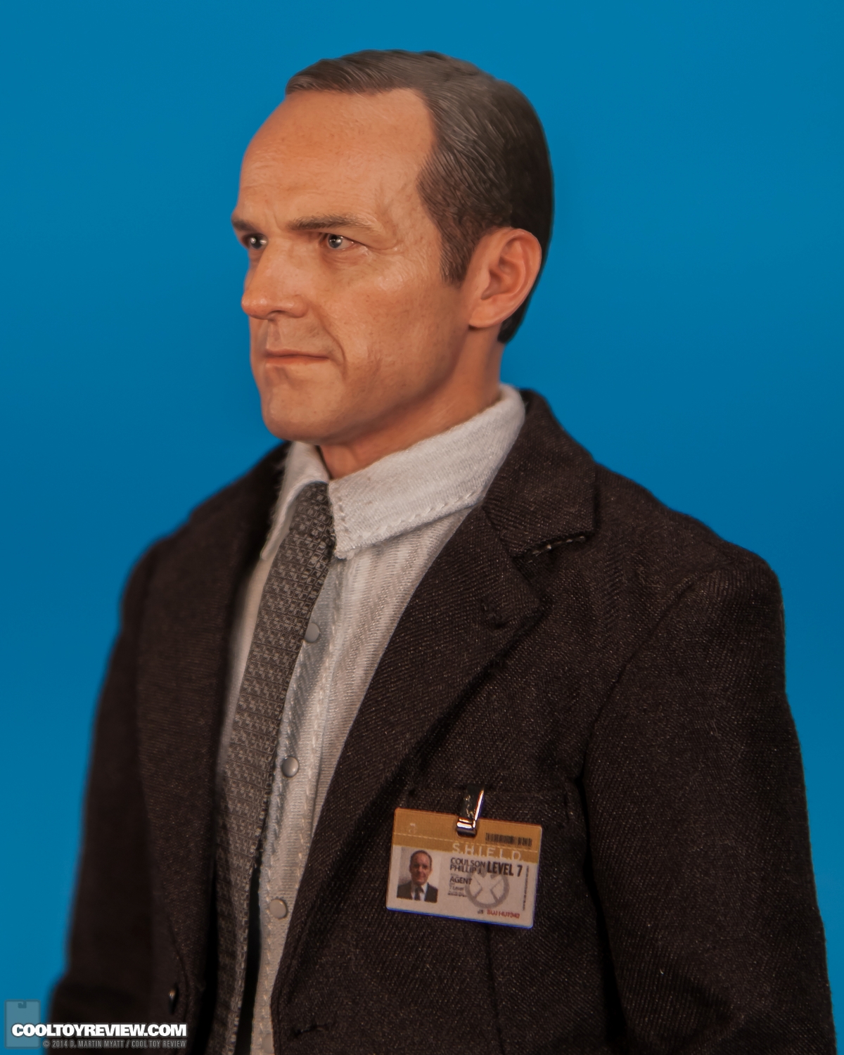 Agent-Phil-Coulson-Avengers-MMS-189-Hot-Toys-007.jpg