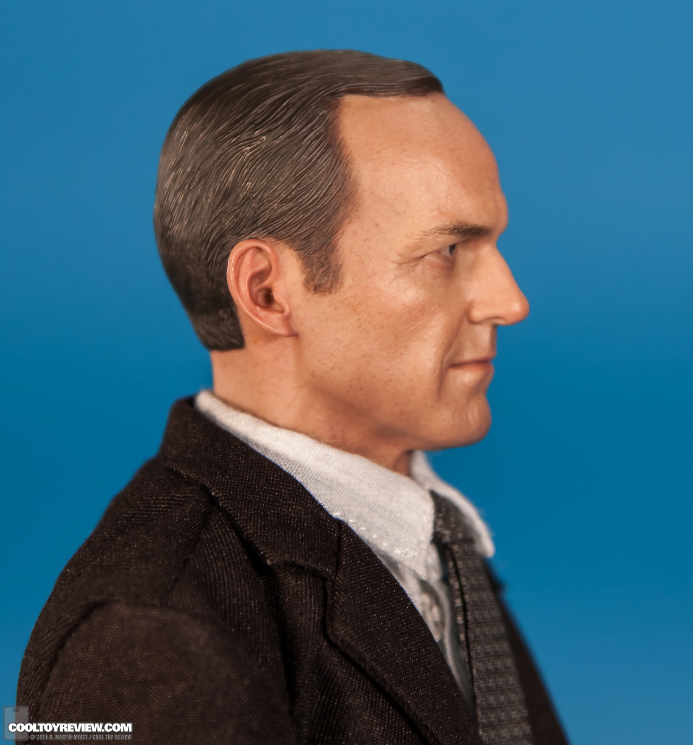 Agent-Phil-Coulson-Avengers-MMS-189-Hot-Toys-019.jpg