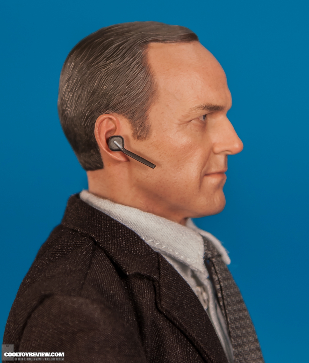 Agent-Phil-Coulson-Avengers-MMS-189-Hot-Toys-020.jpg
