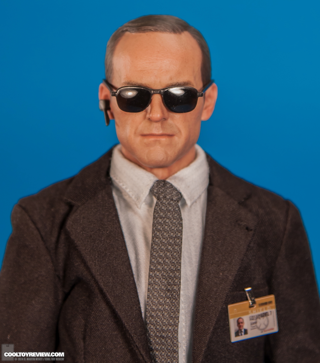 Agent-Phil-Coulson-Avengers-MMS-189-Hot-Toys-021.jpg