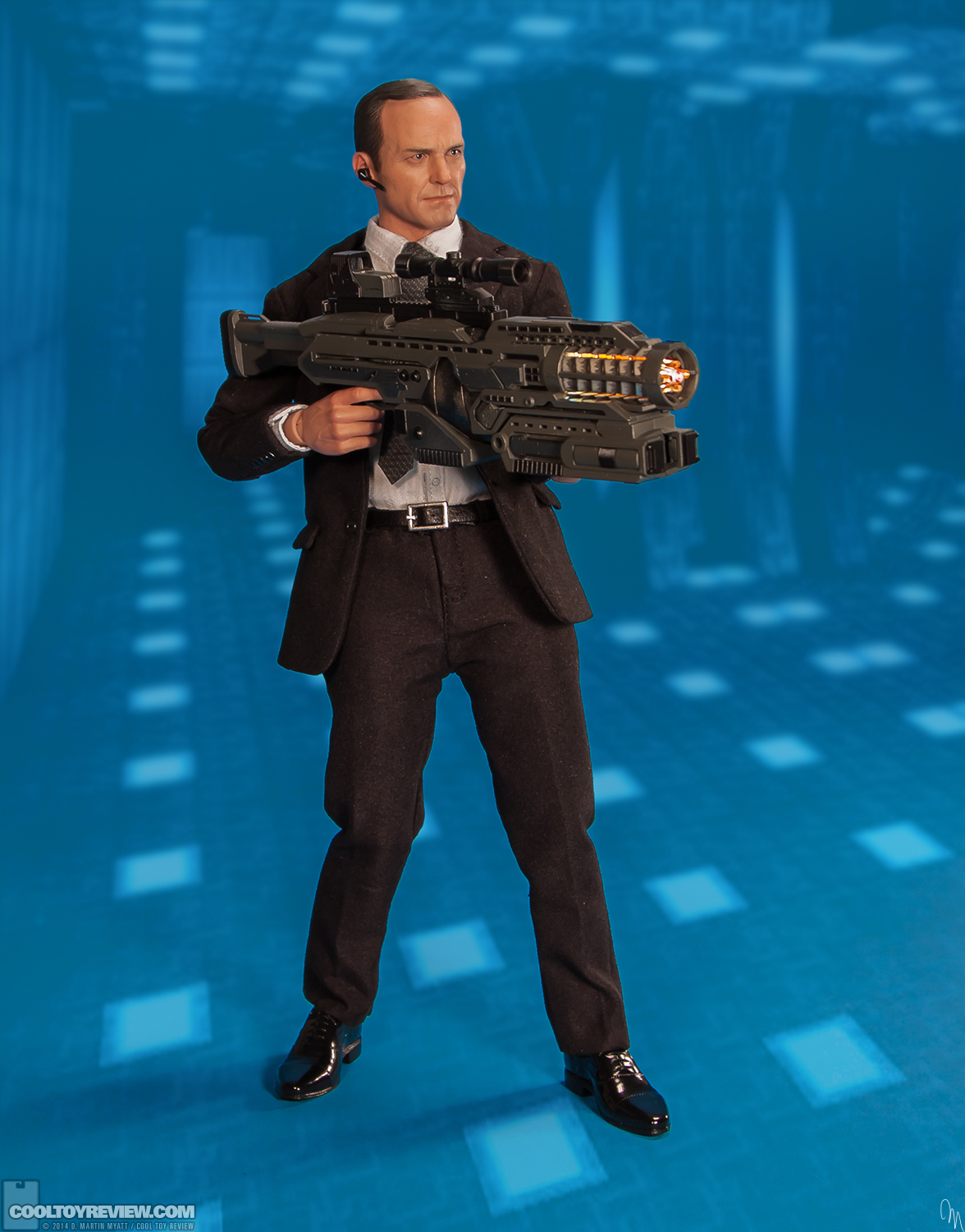 Agent-Phil-Coulson-Avengers-MMS-189-Hot-Toys-026.jpg