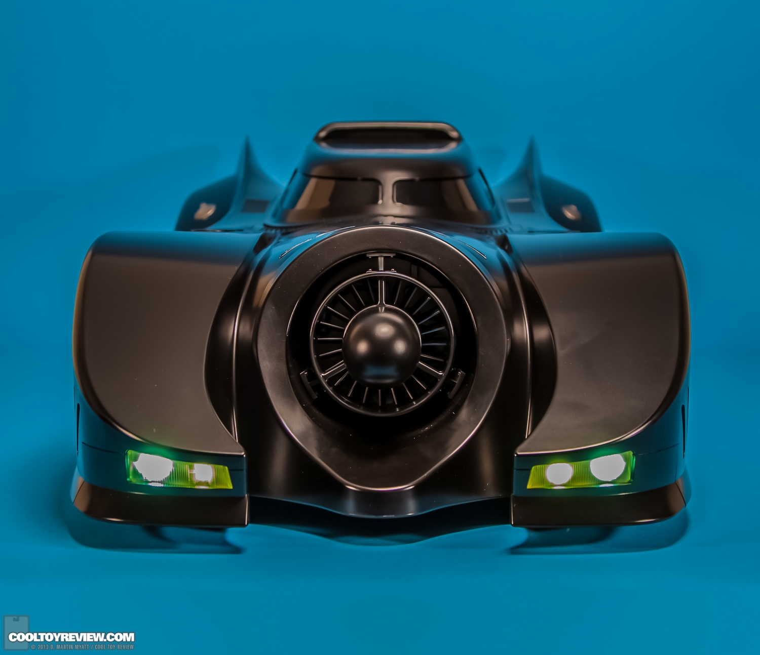 Batman-1989-Burton-Batmobile-Hot-Toys-001.jpg