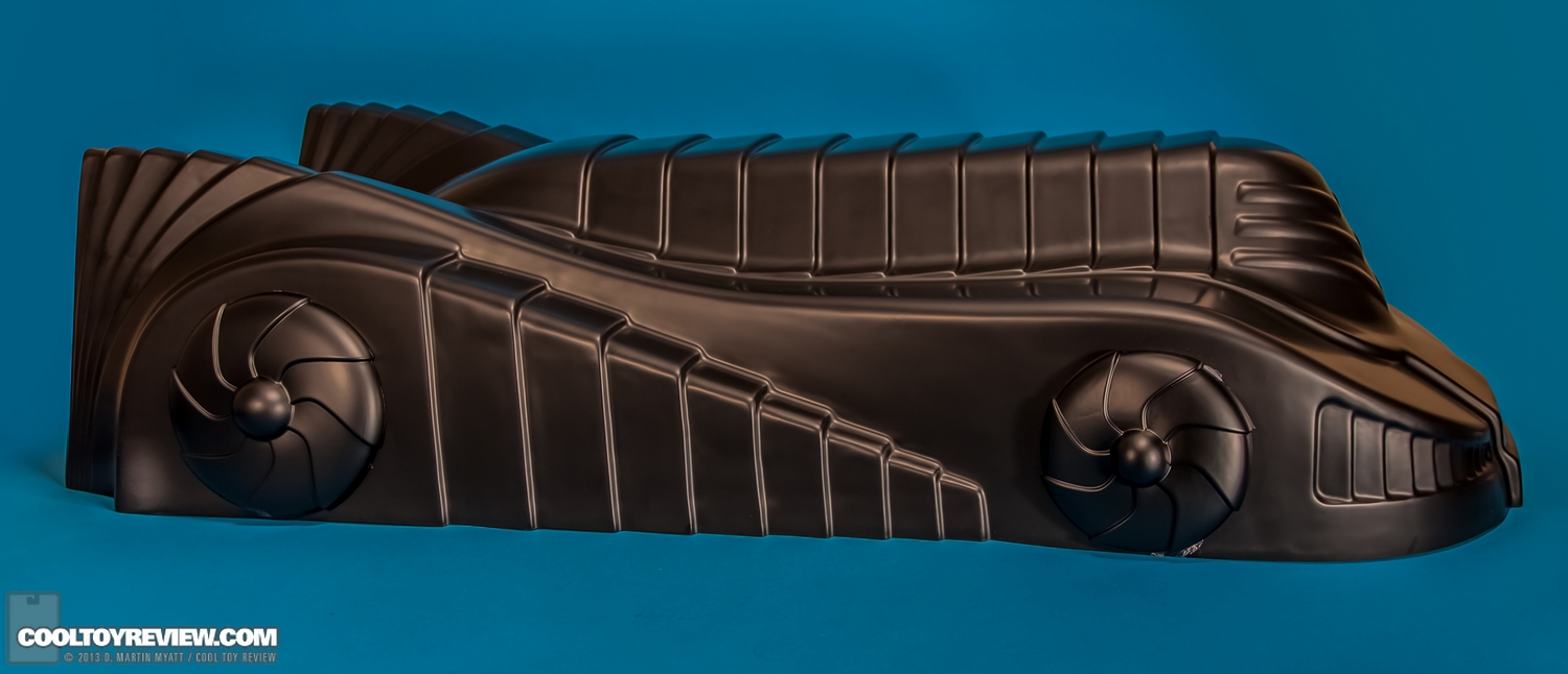 Batman-1989-Burton-Batmobile-Hot-Toys-010.jpg