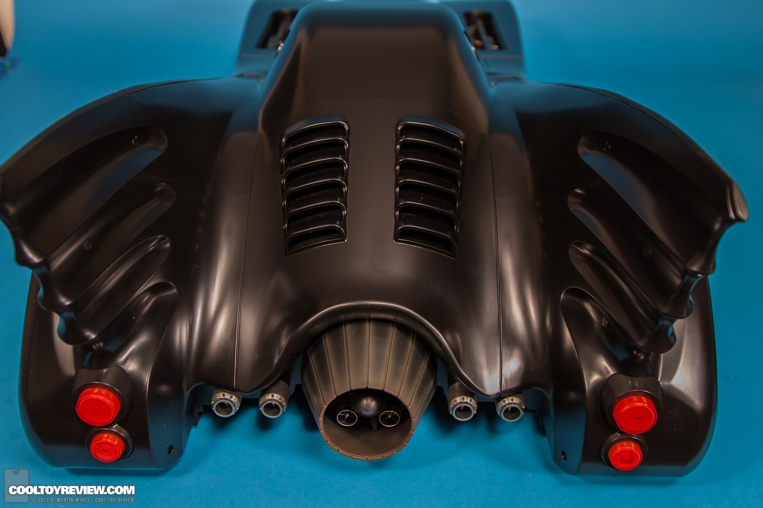 Batman-1989-Burton-Batmobile-Hot-Toys-024.jpg