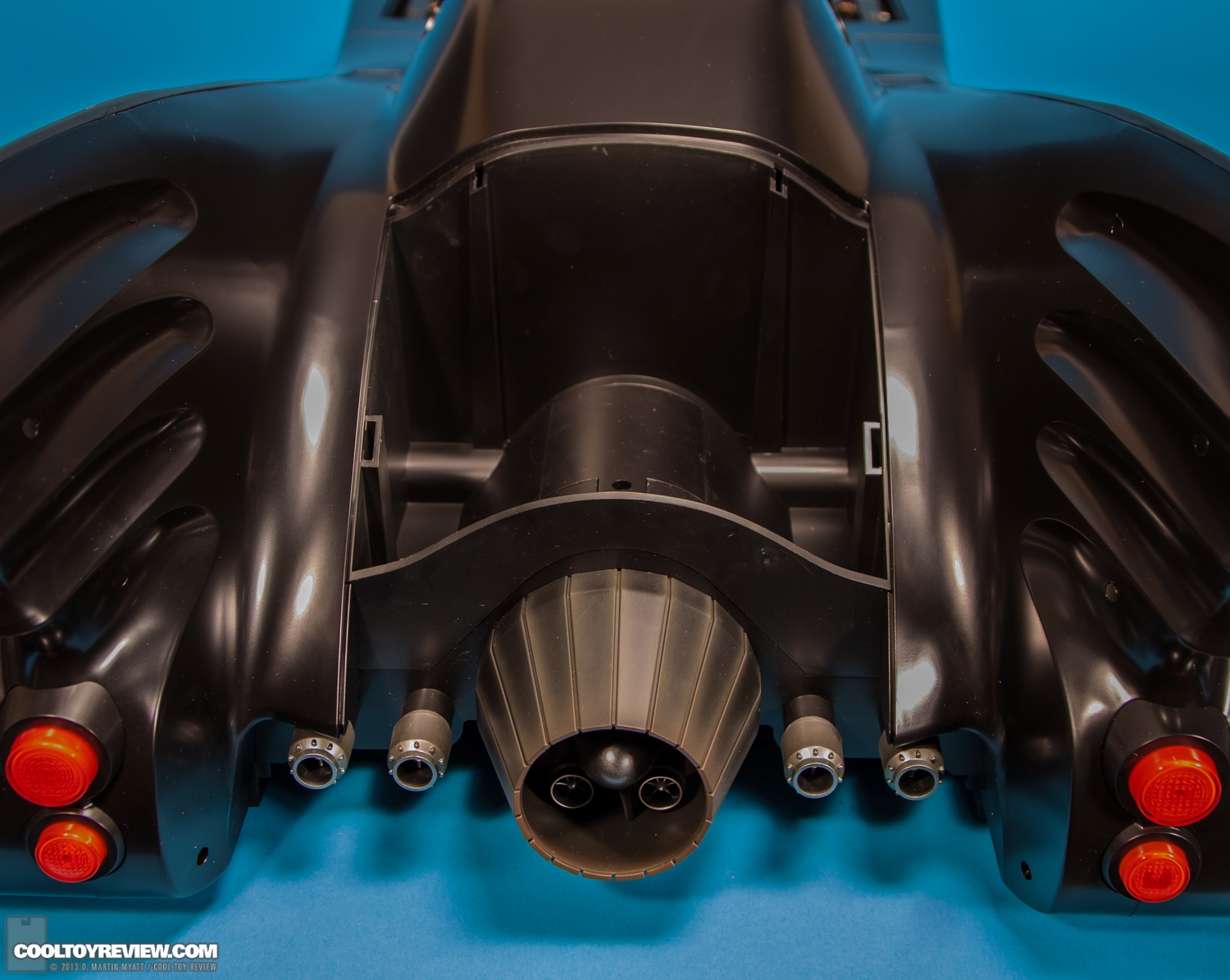 Batman-1989-Burton-Batmobile-Hot-Toys-025.jpg