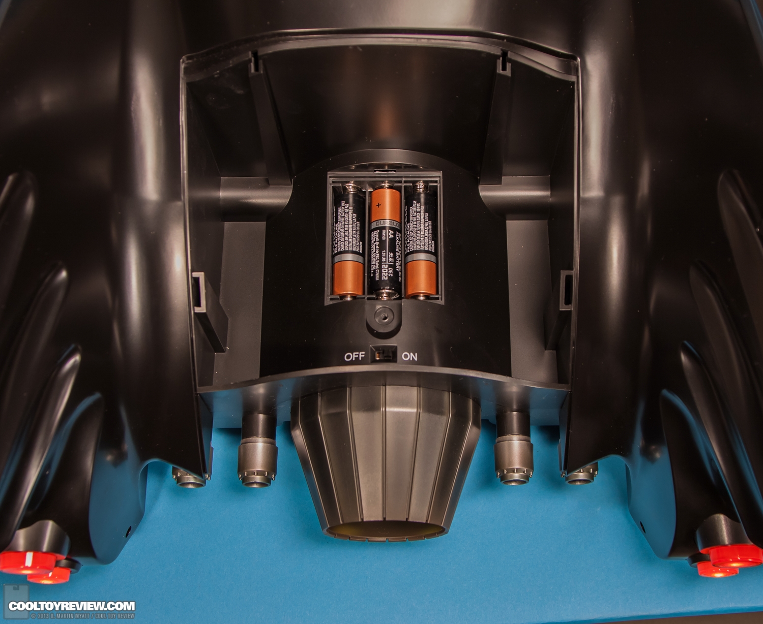Batman-1989-Burton-Batmobile-Hot-Toys-026.jpg