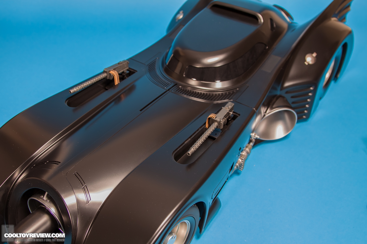 Batman-1989-Burton-Batmobile-Hot-Toys-029.jpg