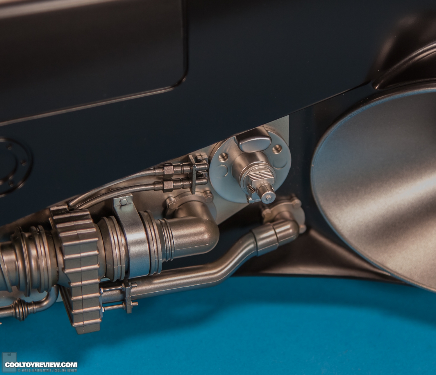 Batman-1989-Burton-Batmobile-Hot-Toys-034.jpg