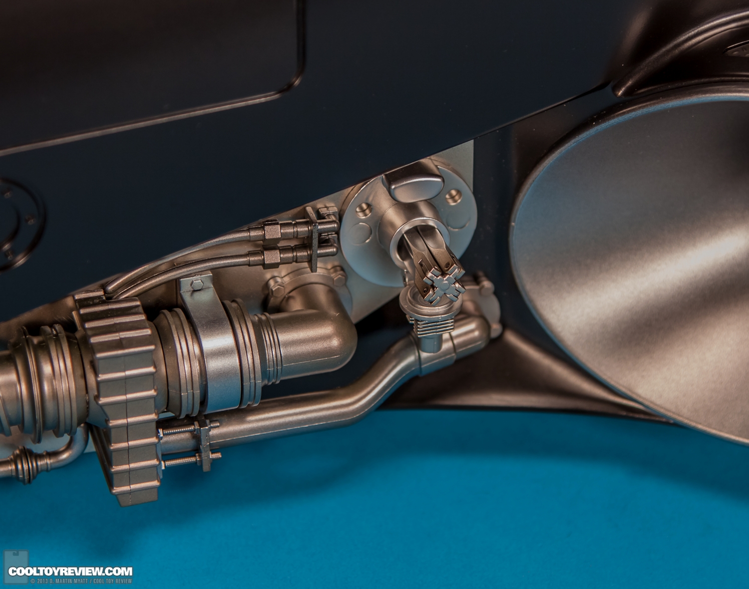 Batman-1989-Burton-Batmobile-Hot-Toys-035.jpg