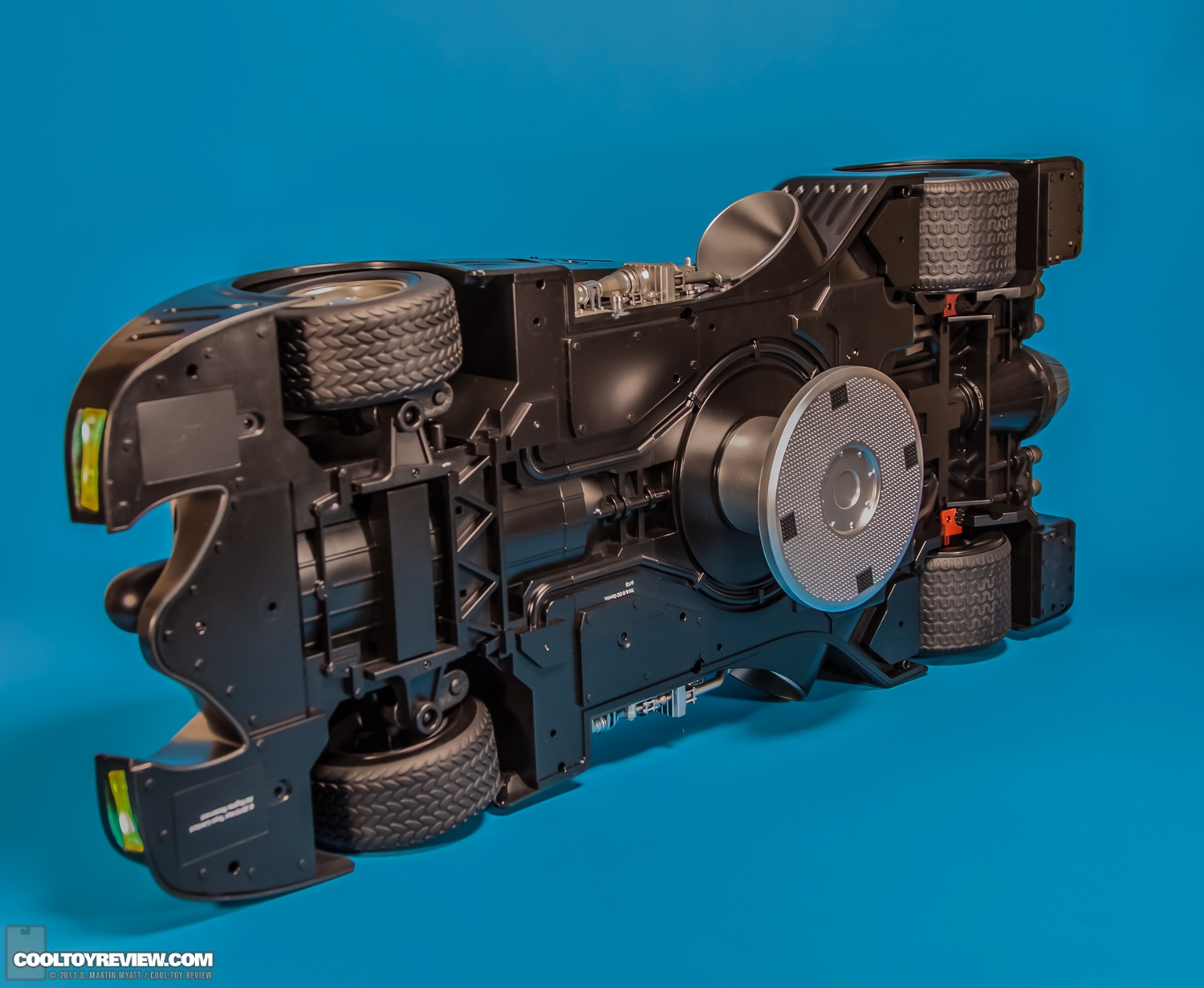 Batman-1989-Burton-Batmobile-Hot-Toys-047.jpg