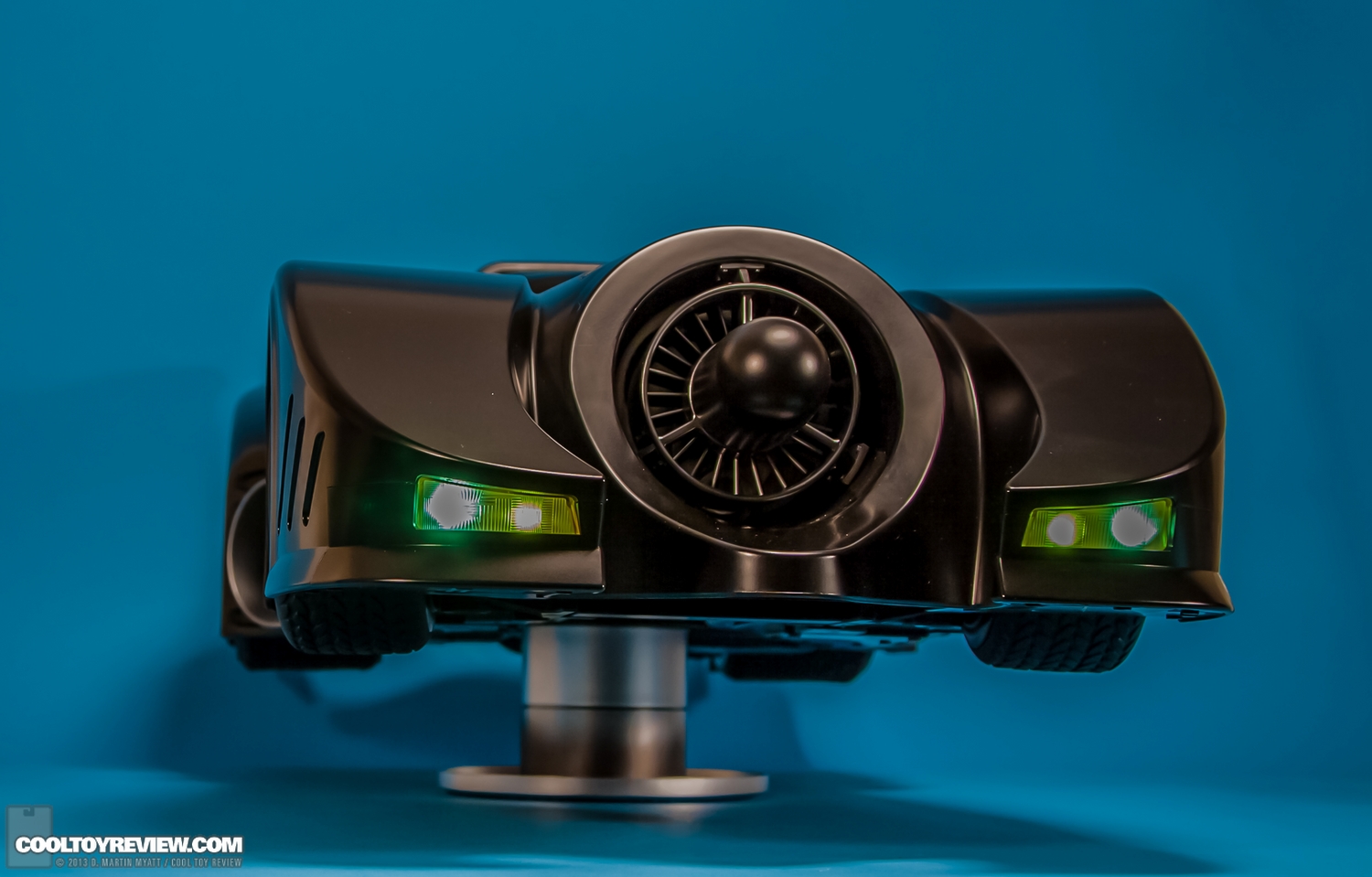 Batman-1989-Burton-Batmobile-Hot-Toys-049.jpg