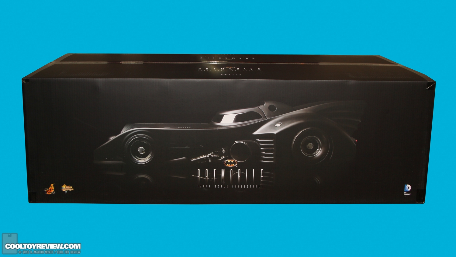 Batman-1989-Burton-Batmobile-Hot-Toys-051.jpg