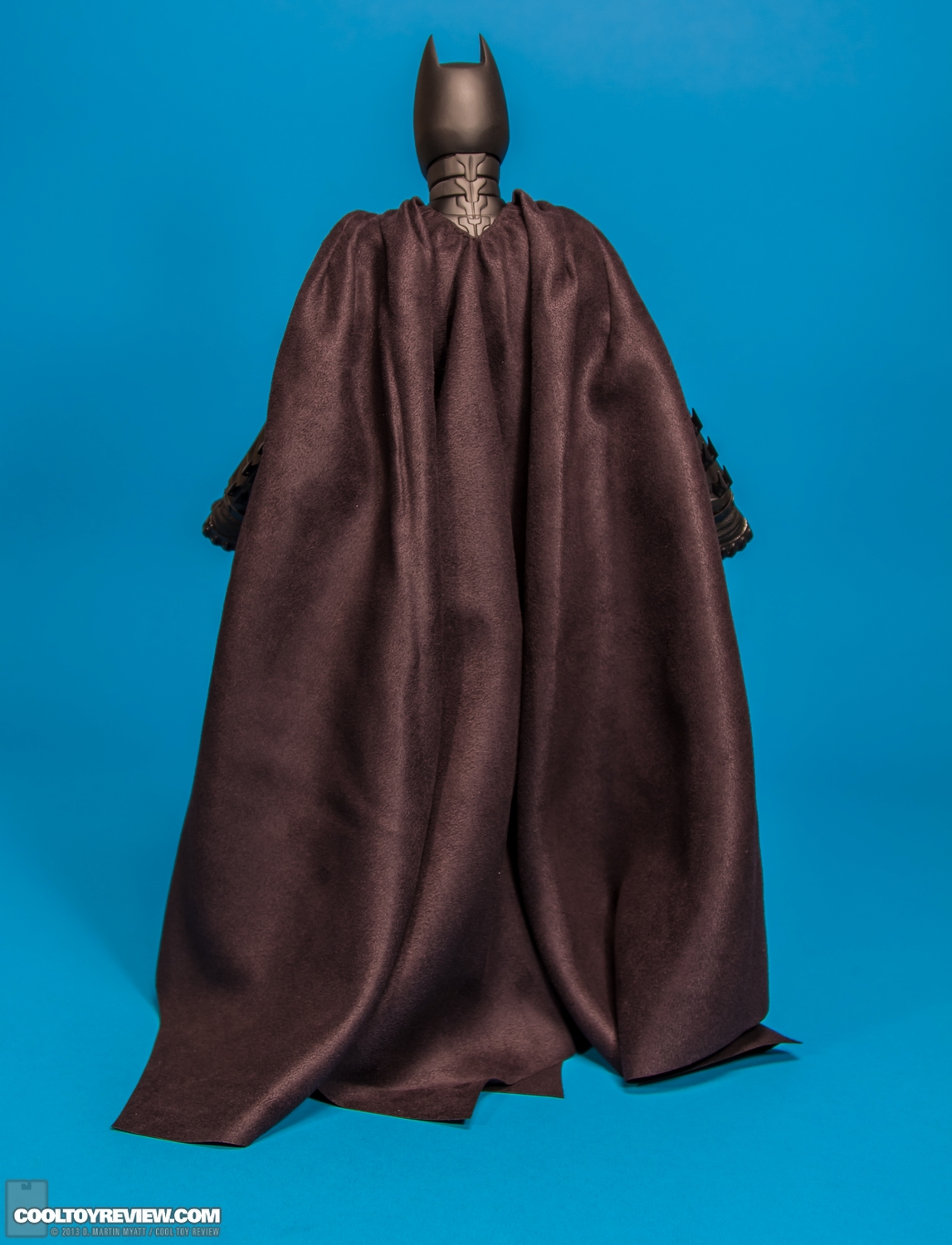 Batman-QS001-Quarter-Scale-Figure-Hot-Toys-004.jpg