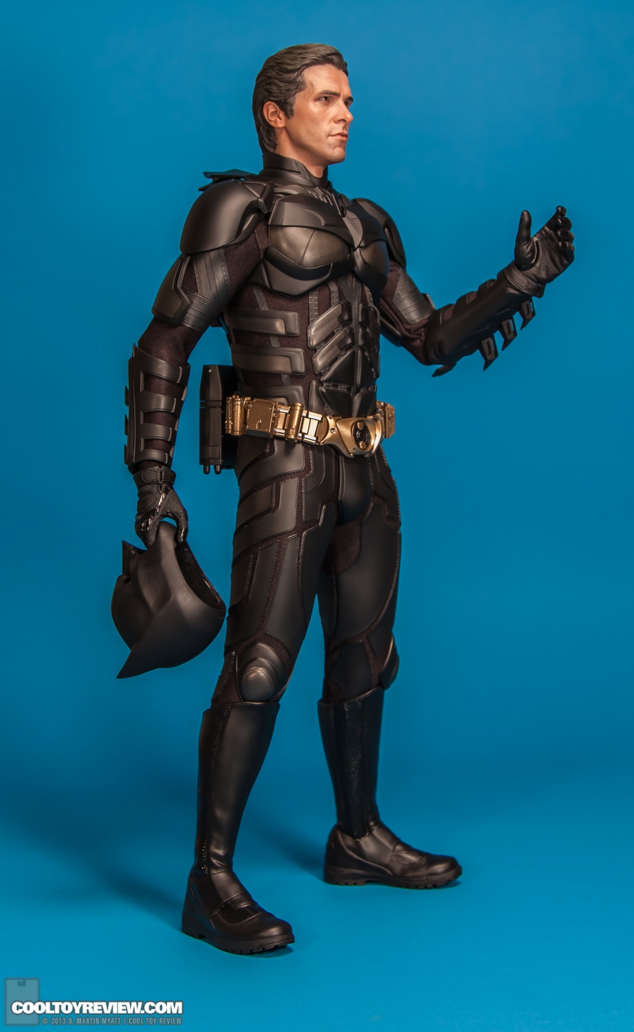 Batman-QS001-Quarter-Scale-Figure-Hot-Toys-006.jpg