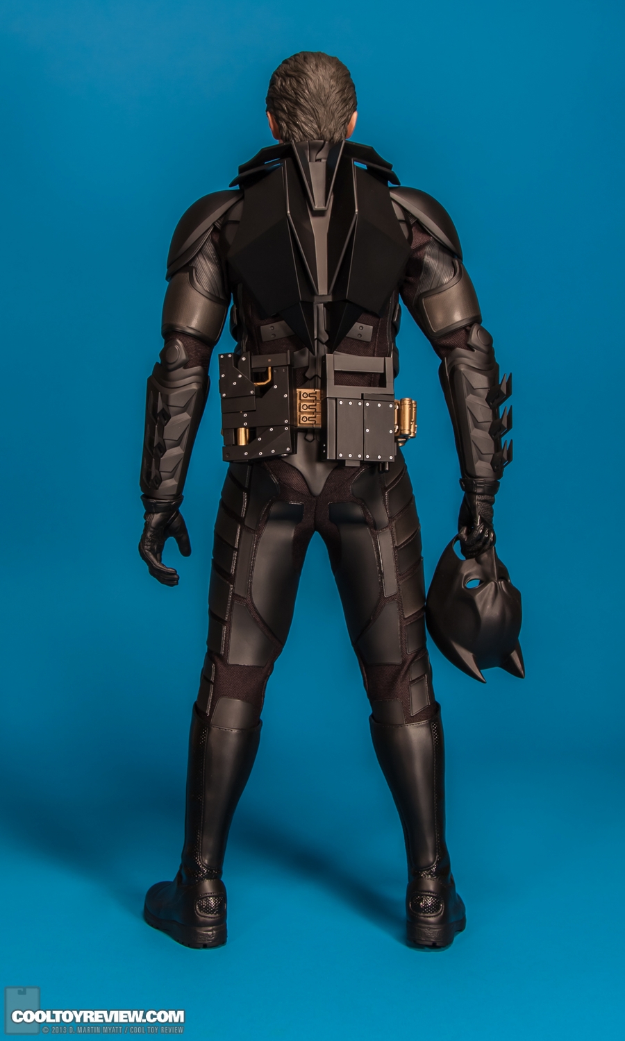 Batman-QS001-Quarter-Scale-Figure-Hot-Toys-008.jpg