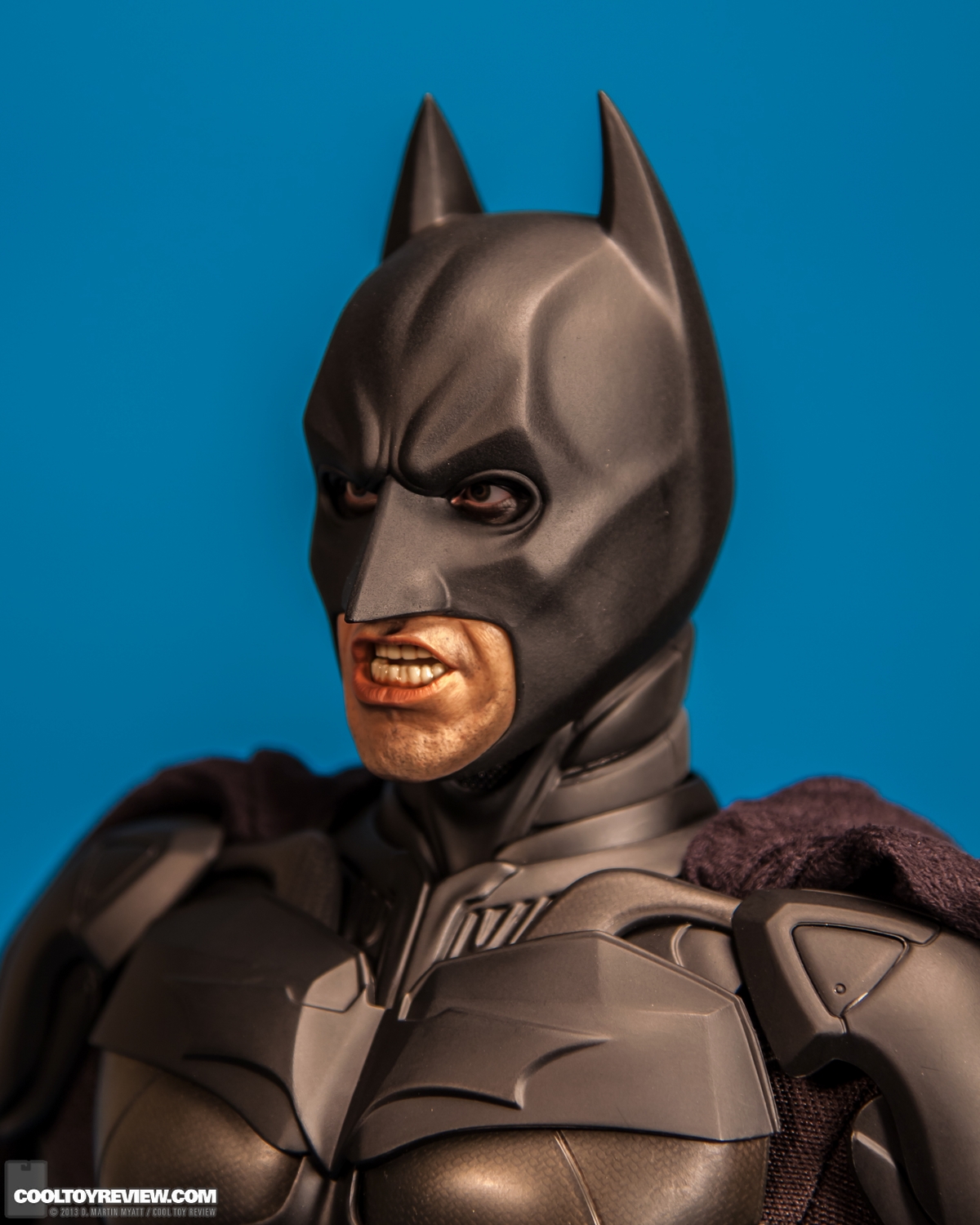 Batman-QS001-Quarter-Scale-Figure-Hot-Toys-011.jpg