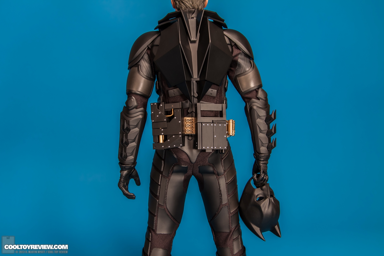 Batman-QS001-Quarter-Scale-Figure-Hot-Toys-045.jpg