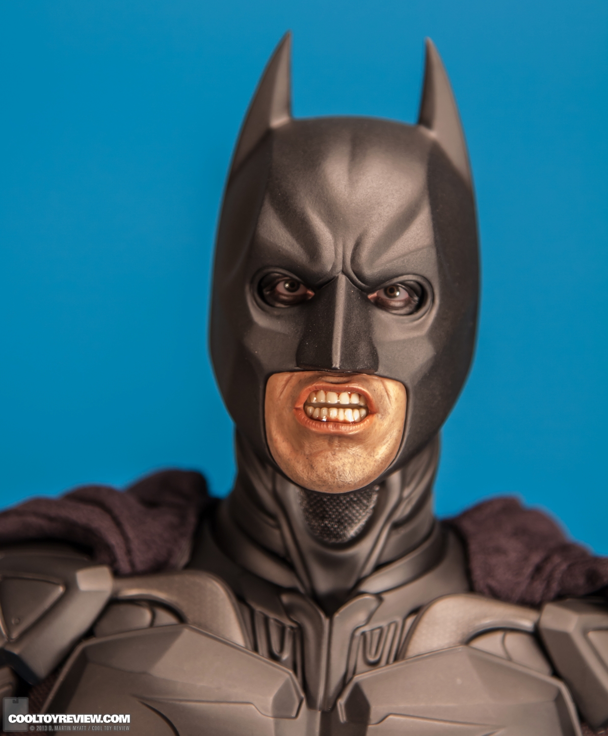 Batman-QS001-Quarter-Scale-Figure-Hot-Toys-048.jpg