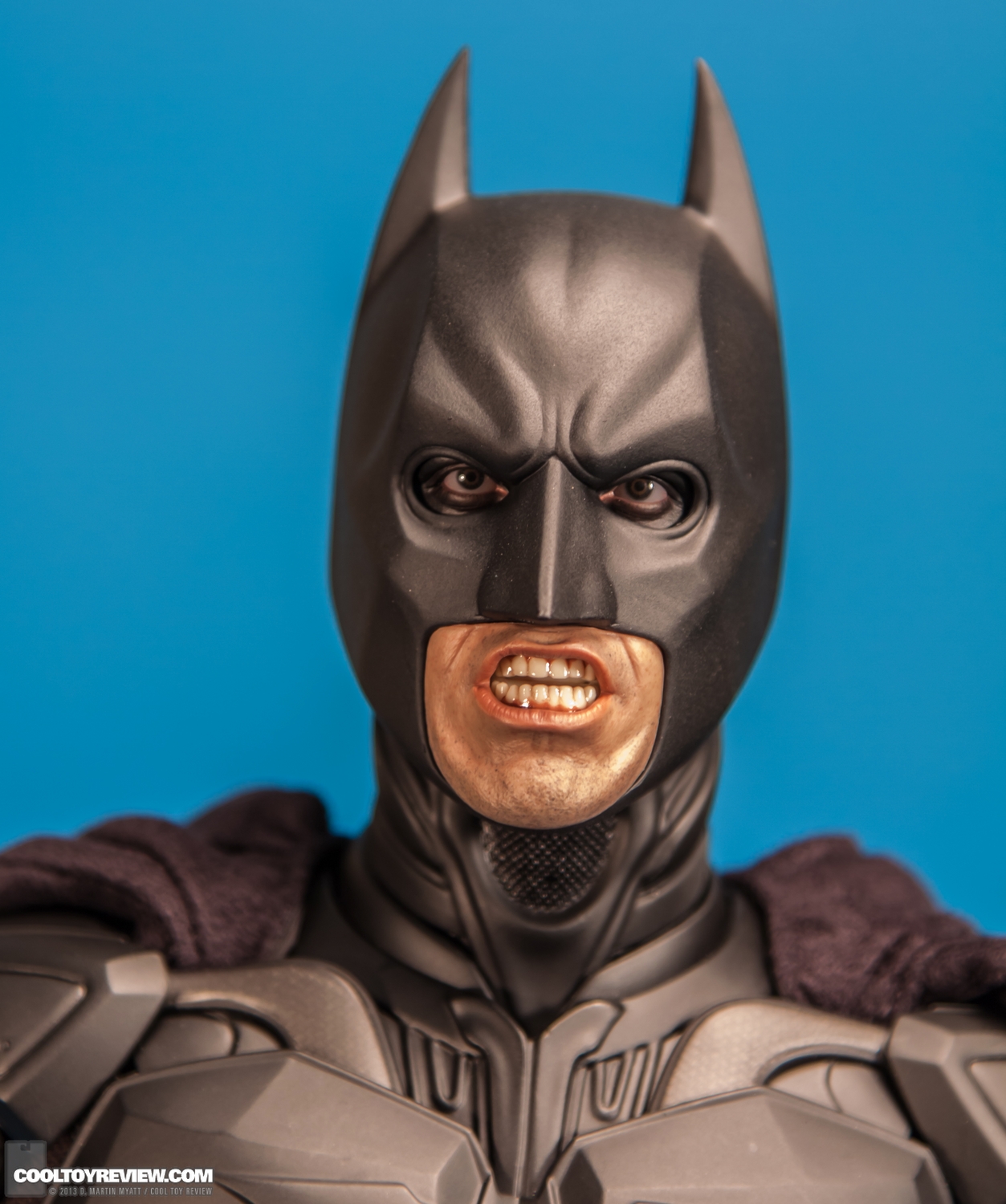 Batman-QS001-Quarter-Scale-Figure-Hot-Toys-049.jpg