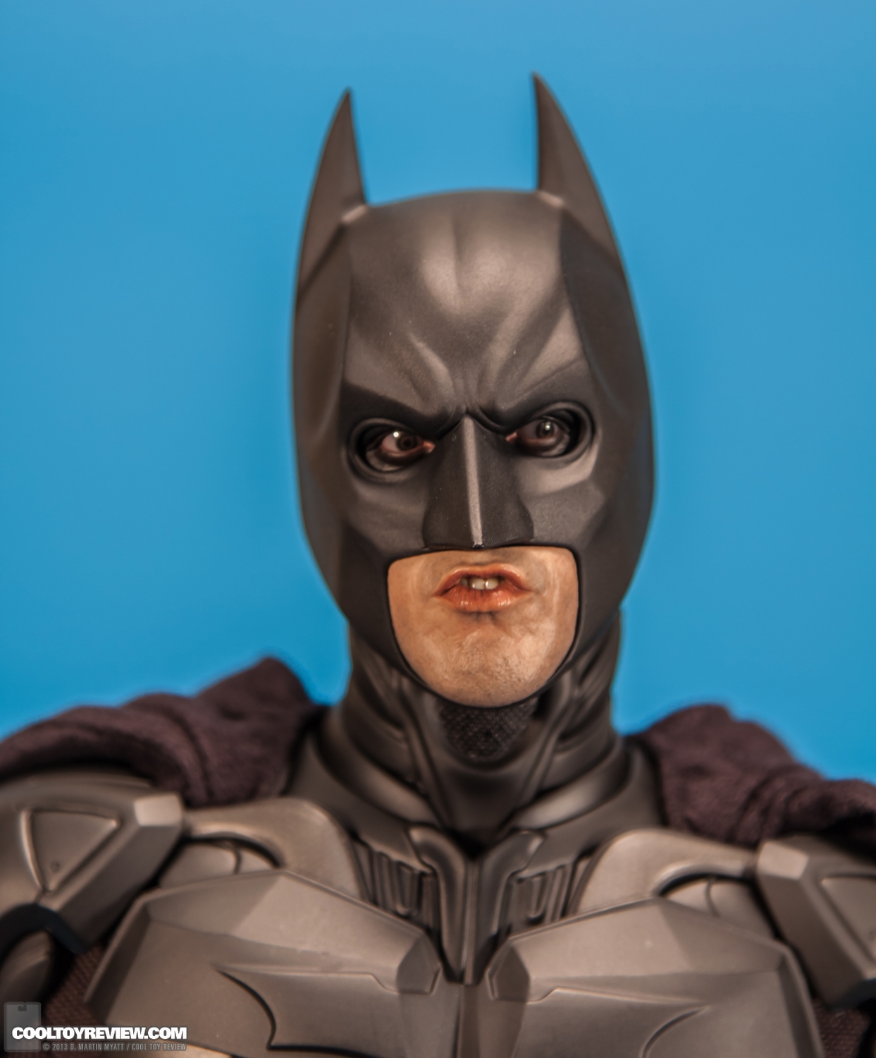 Batman-QS001-Quarter-Scale-Figure-Hot-Toys-051.jpg