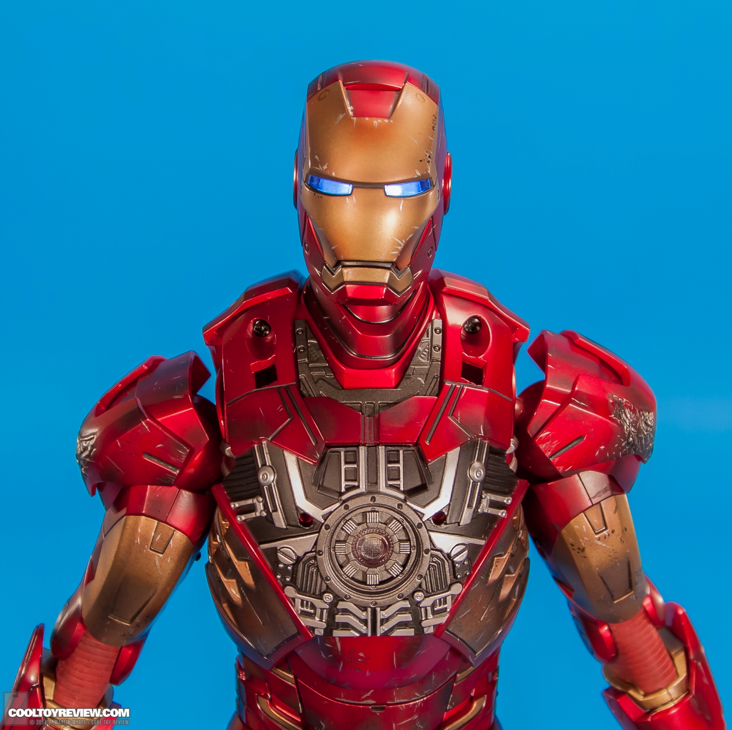 Iron-Man-Mark-VII-Battle-Damaged-Avengers-Hot-Toys-026.jpg