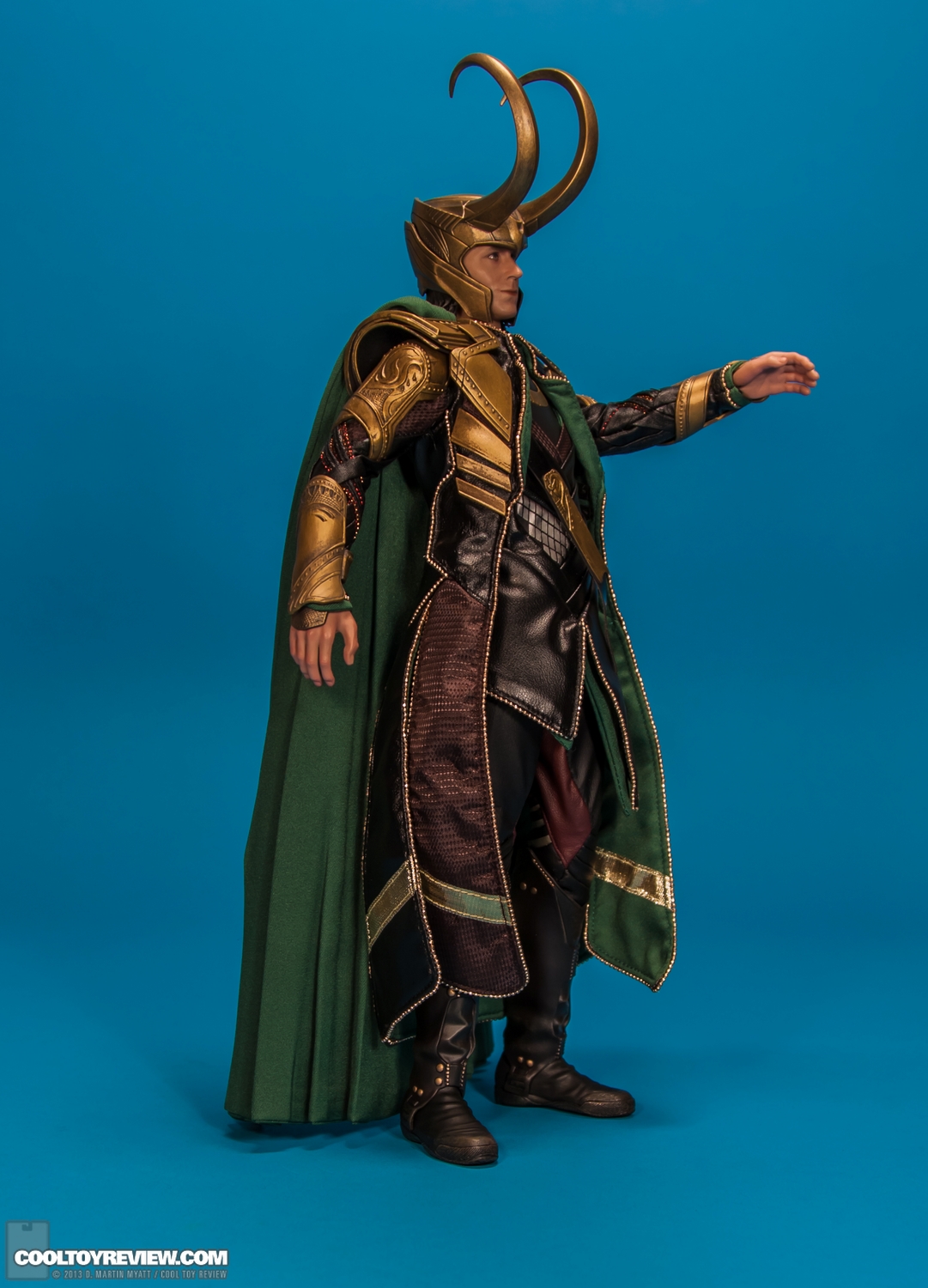 Loki-Avengers-Movie-Masterpiece-Series-Hot-Toys-002.jpg