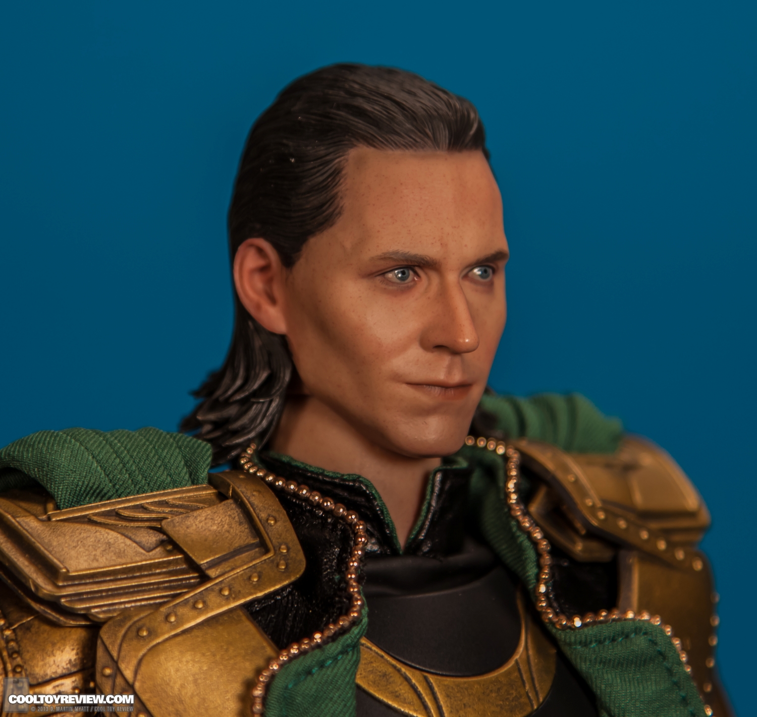 Loki-Avengers-Movie-Masterpiece-Series-Hot-Toys-010.jpg