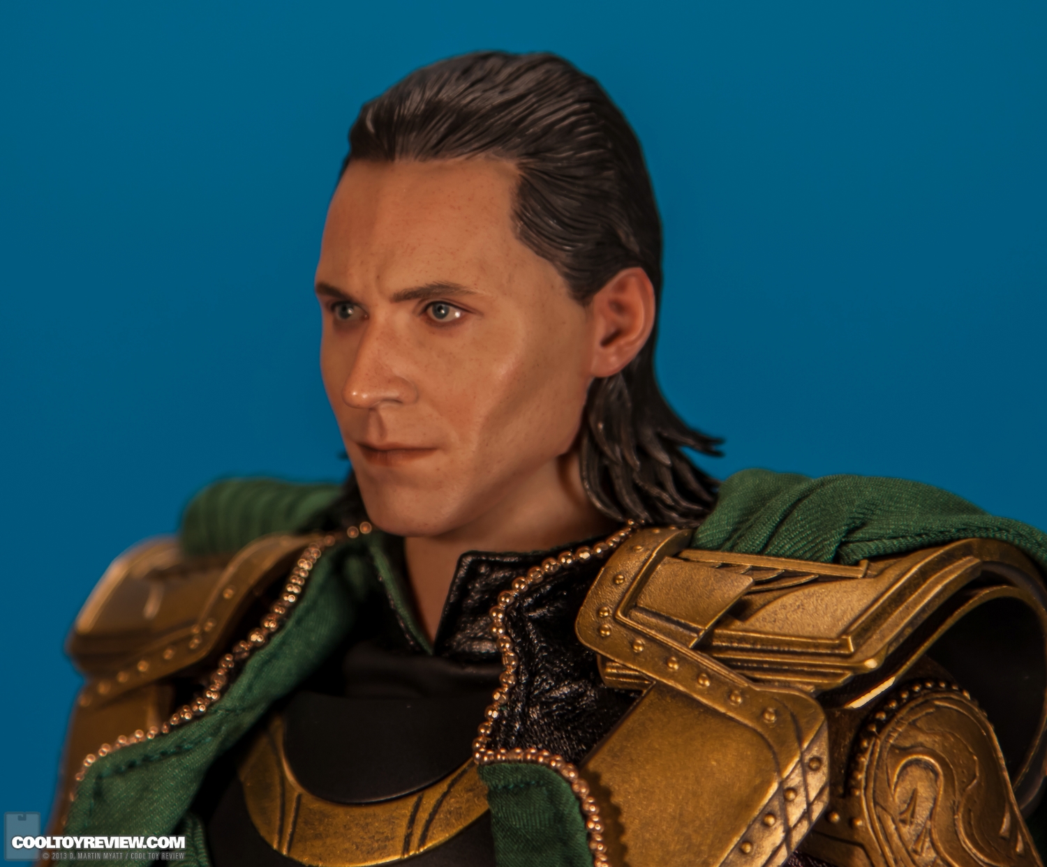 Loki-Avengers-Movie-Masterpiece-Series-Hot-Toys-011.jpg