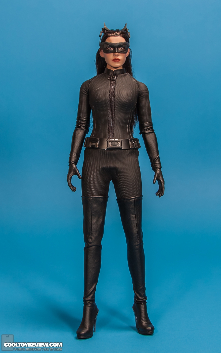 Selina-Kyle-Catwoman-Dark-Knight-Rises-Hot-Toys-001.jpg