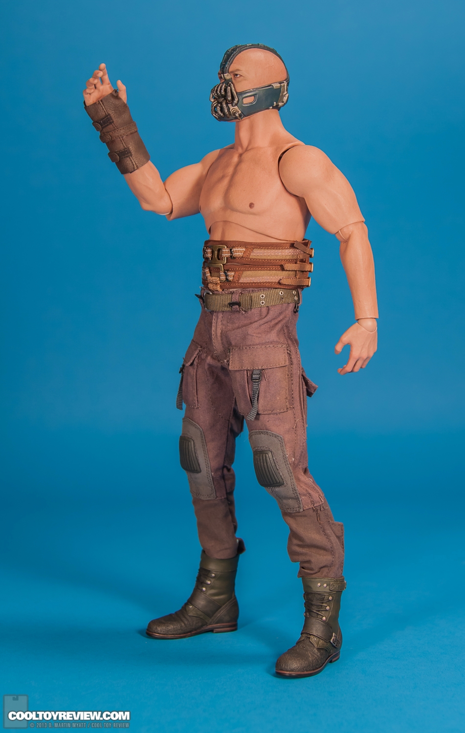 Bane_Dark_Knight_Rises_Hot_Toys_Movie_Masterpiece_Series-07.jpg