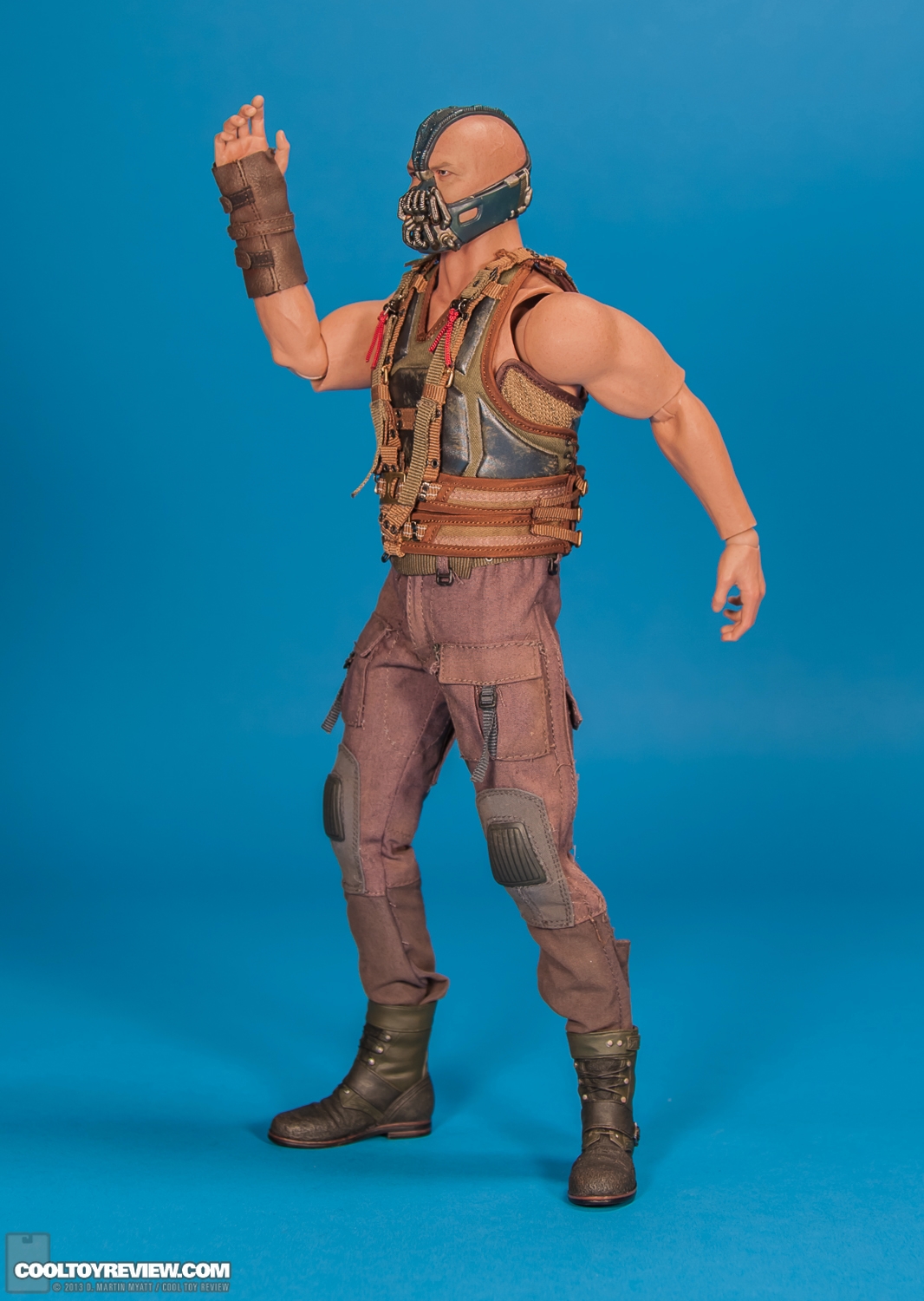 Bane_Dark_Knight_Rises_Hot_Toys_Movie_Masterpiece_Series-11.jpg