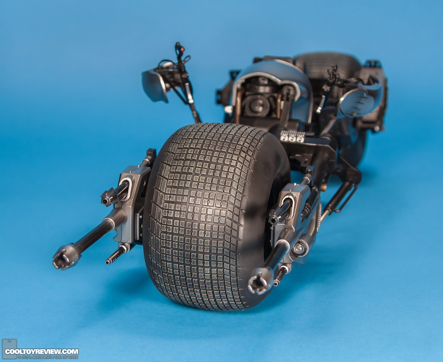 Bat-Pod_Dark_Knight_Rises_Hot_Toys-01.jpg