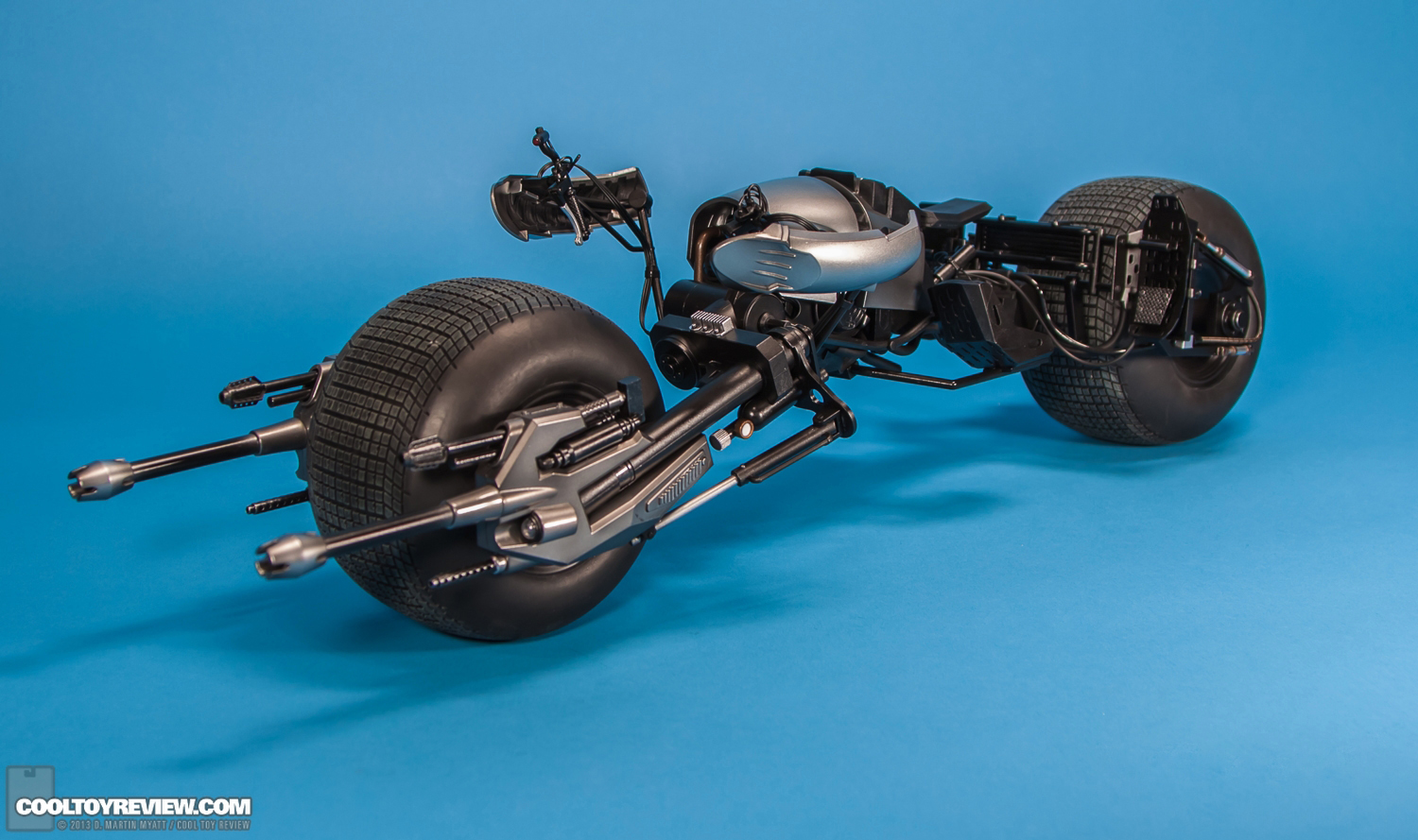 Bat-Pod_Dark_Knight_Rises_Hot_Toys-03.jpg