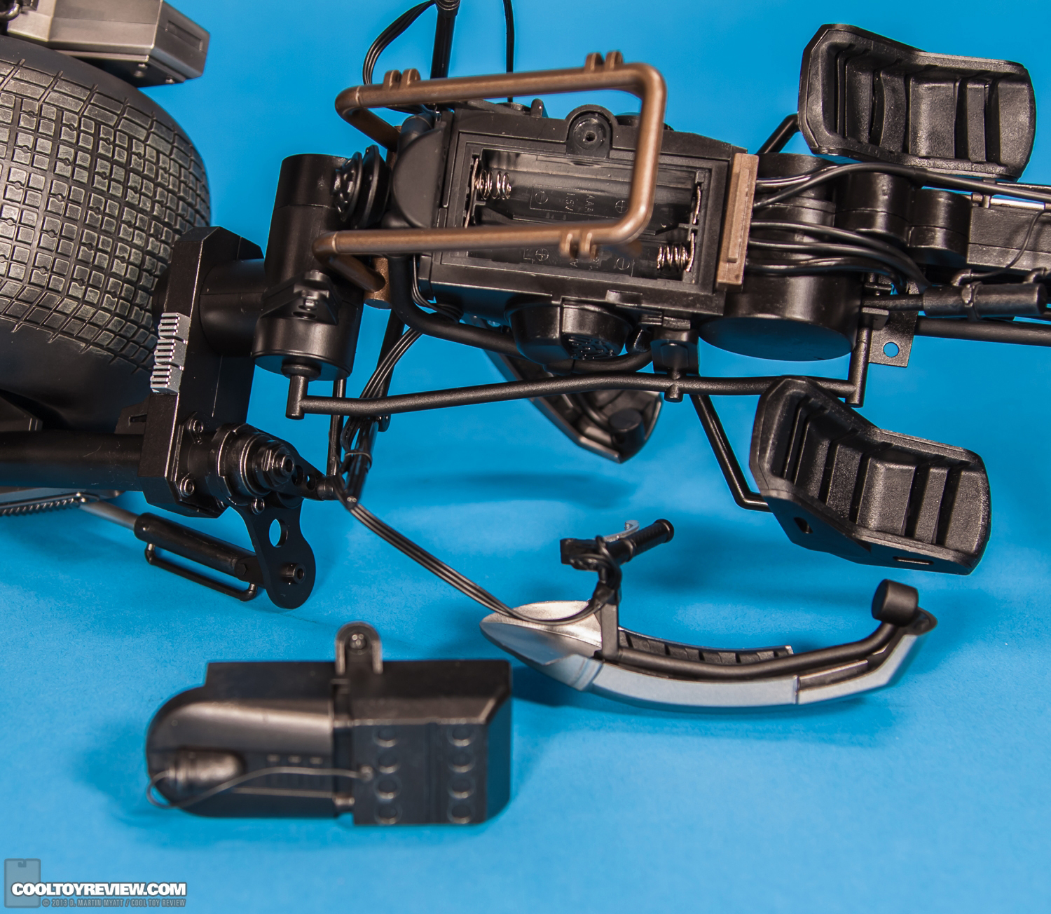 Bat-Pod_Dark_Knight_Rises_Hot_Toys-12.jpg