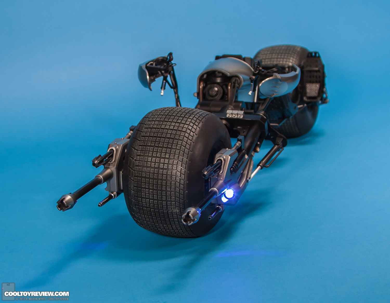 Bat-Pod_Dark_Knight_Rises_Hot_Toys-13.jpg