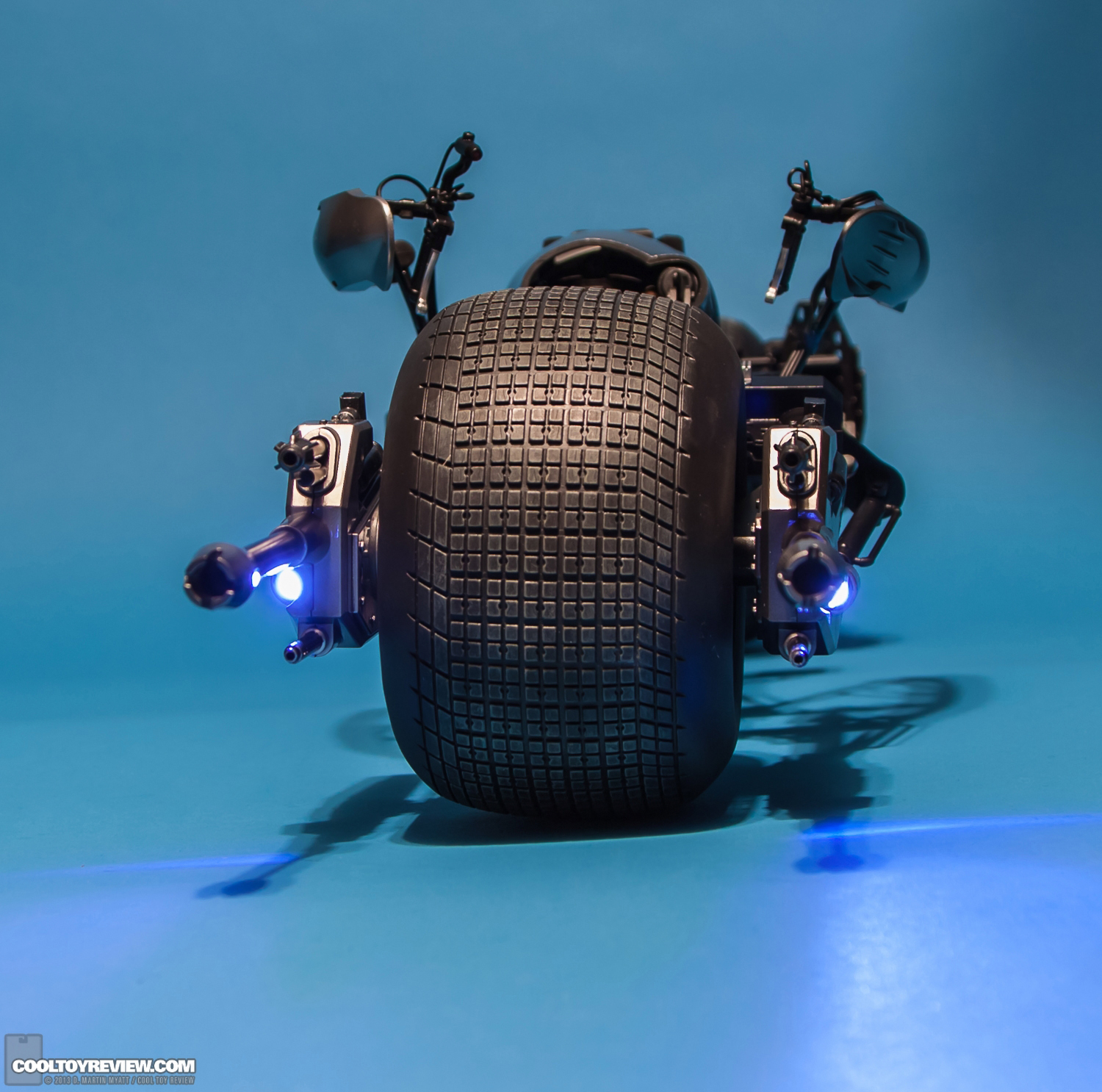 Bat-Pod_Dark_Knight_Rises_Hot_Toys-14.jpg