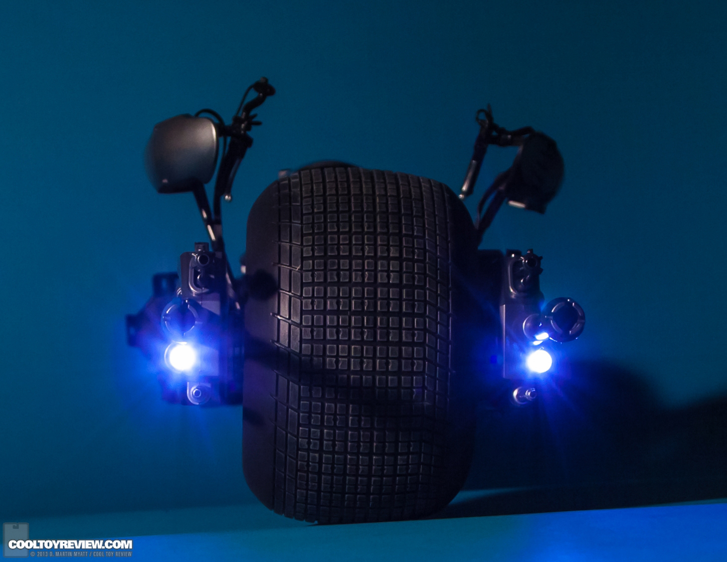 Bat-Pod_Dark_Knight_Rises_Hot_Toys-15.jpg
