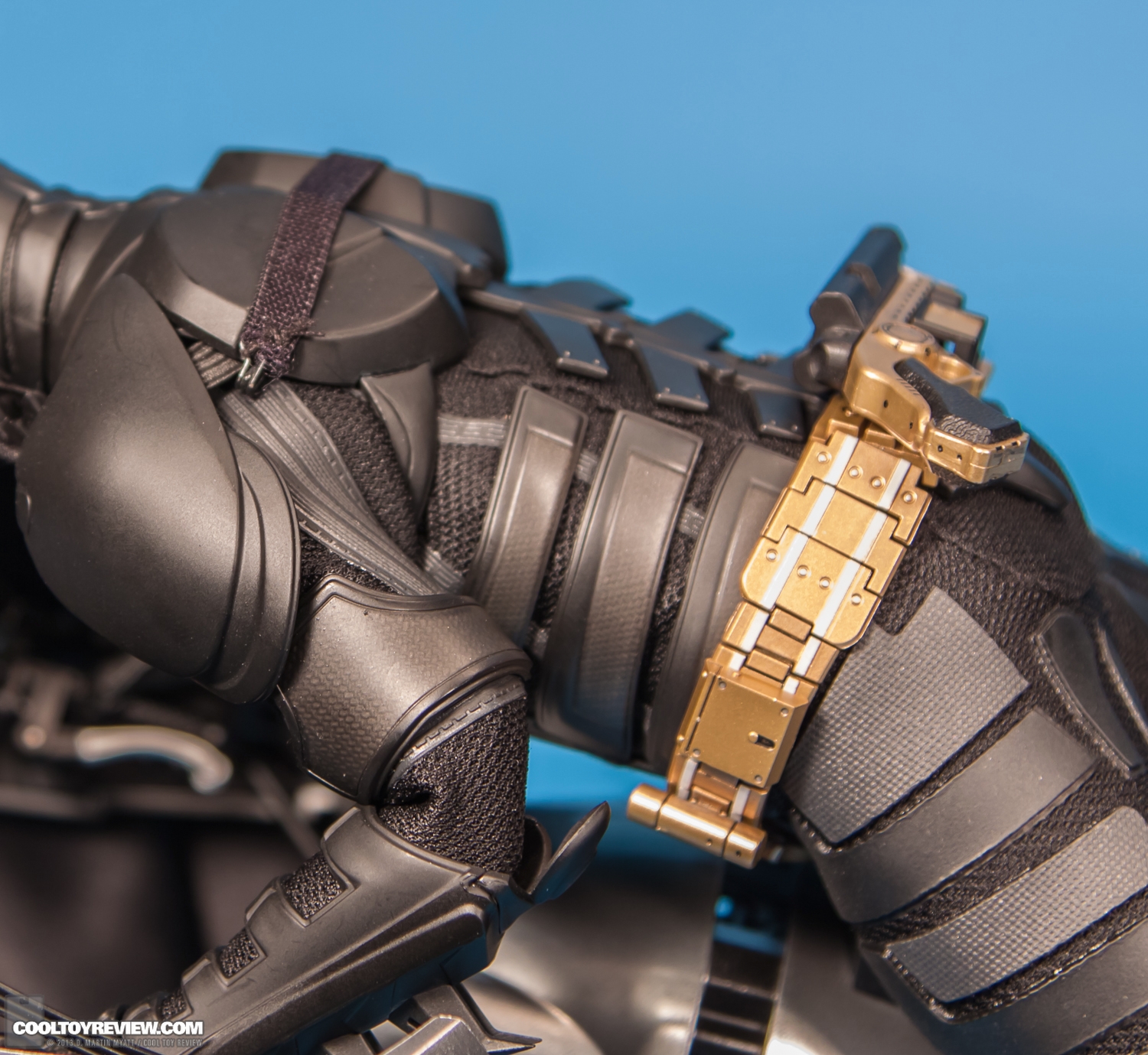 Bat-Pod_Dark_Knight_Rises_Hot_Toys-21.jpg