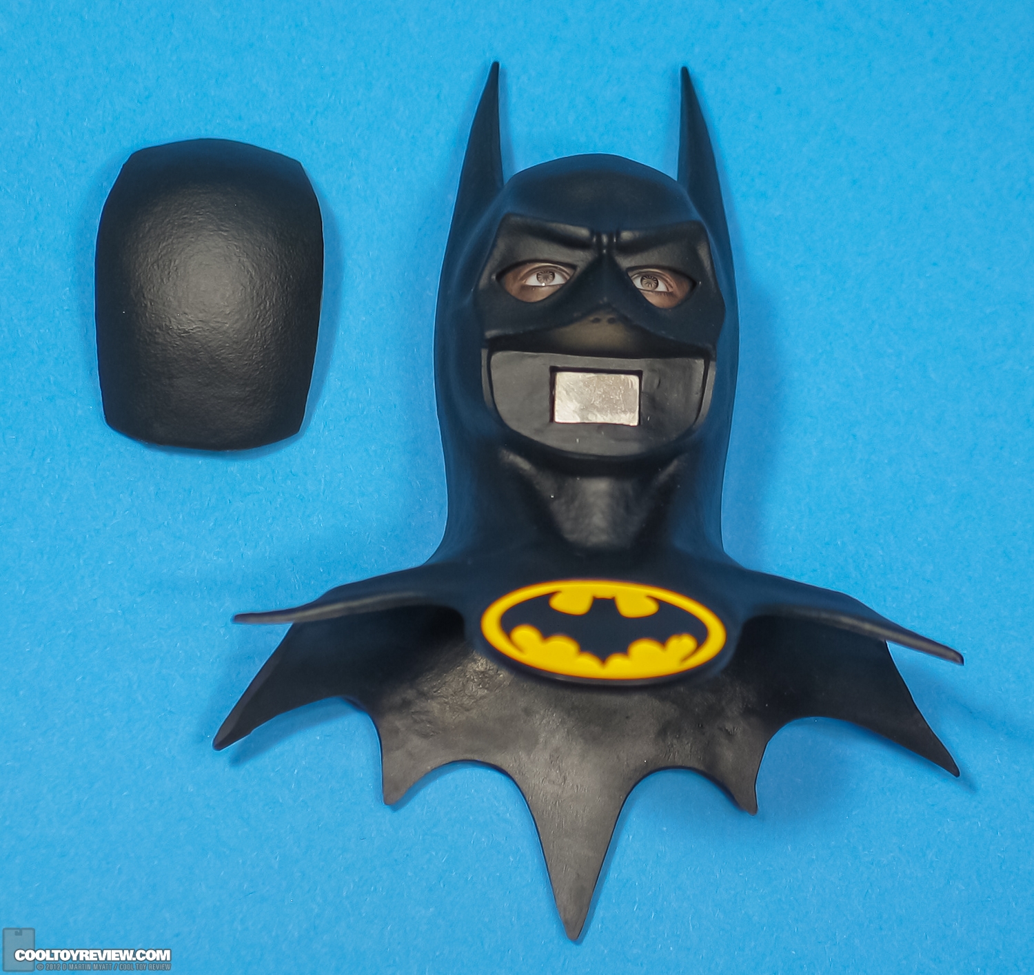 Batman_Michael_Keaton_1989_Hot_Toys_DX-18.jpg