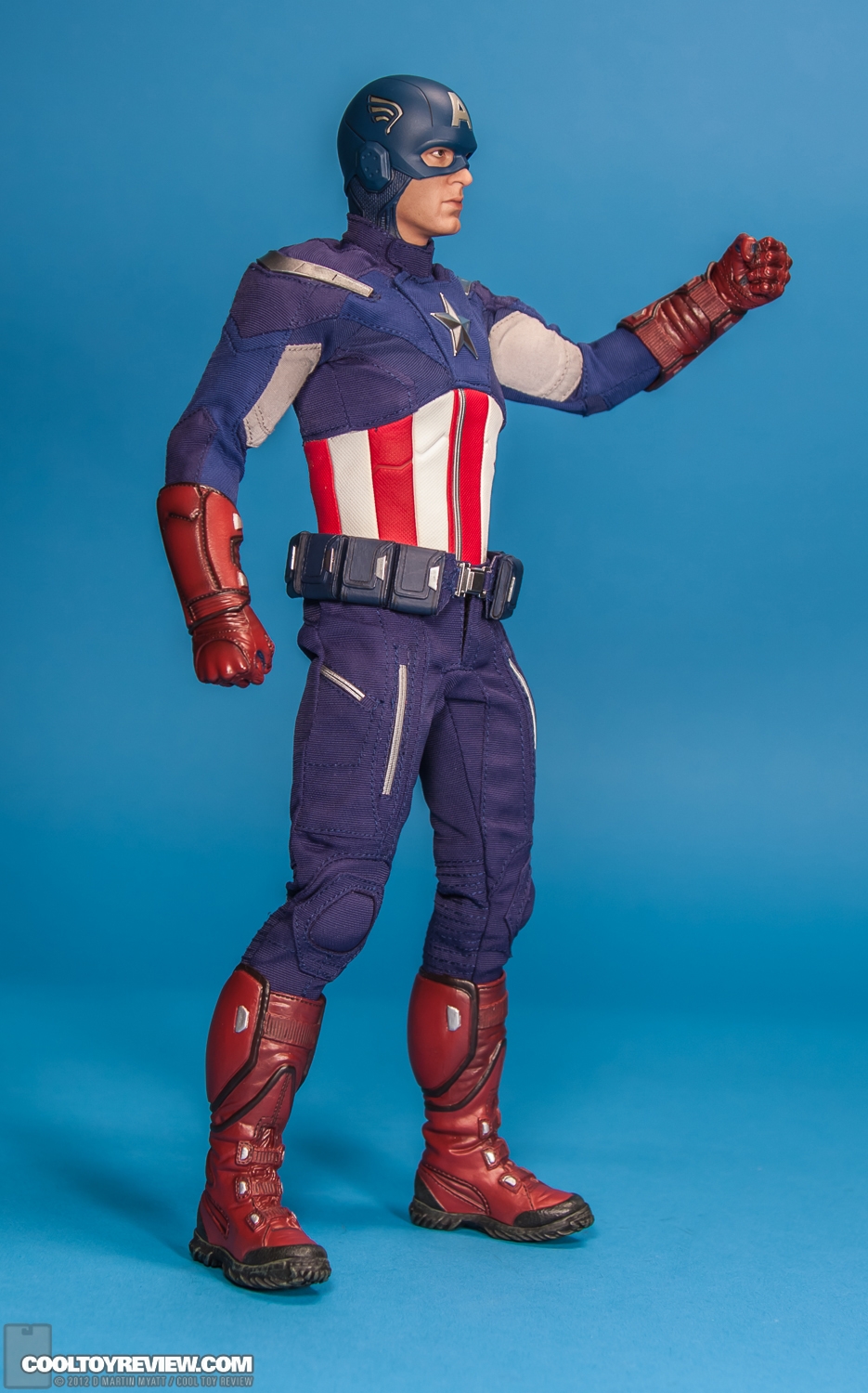 Captain_America_Avengers_Hot_Toys-02.jpg