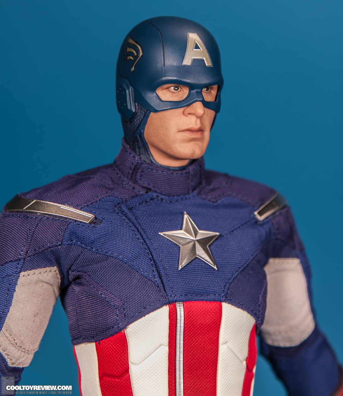 Captain_America_Avengers_Hot_Toys-06.jpg